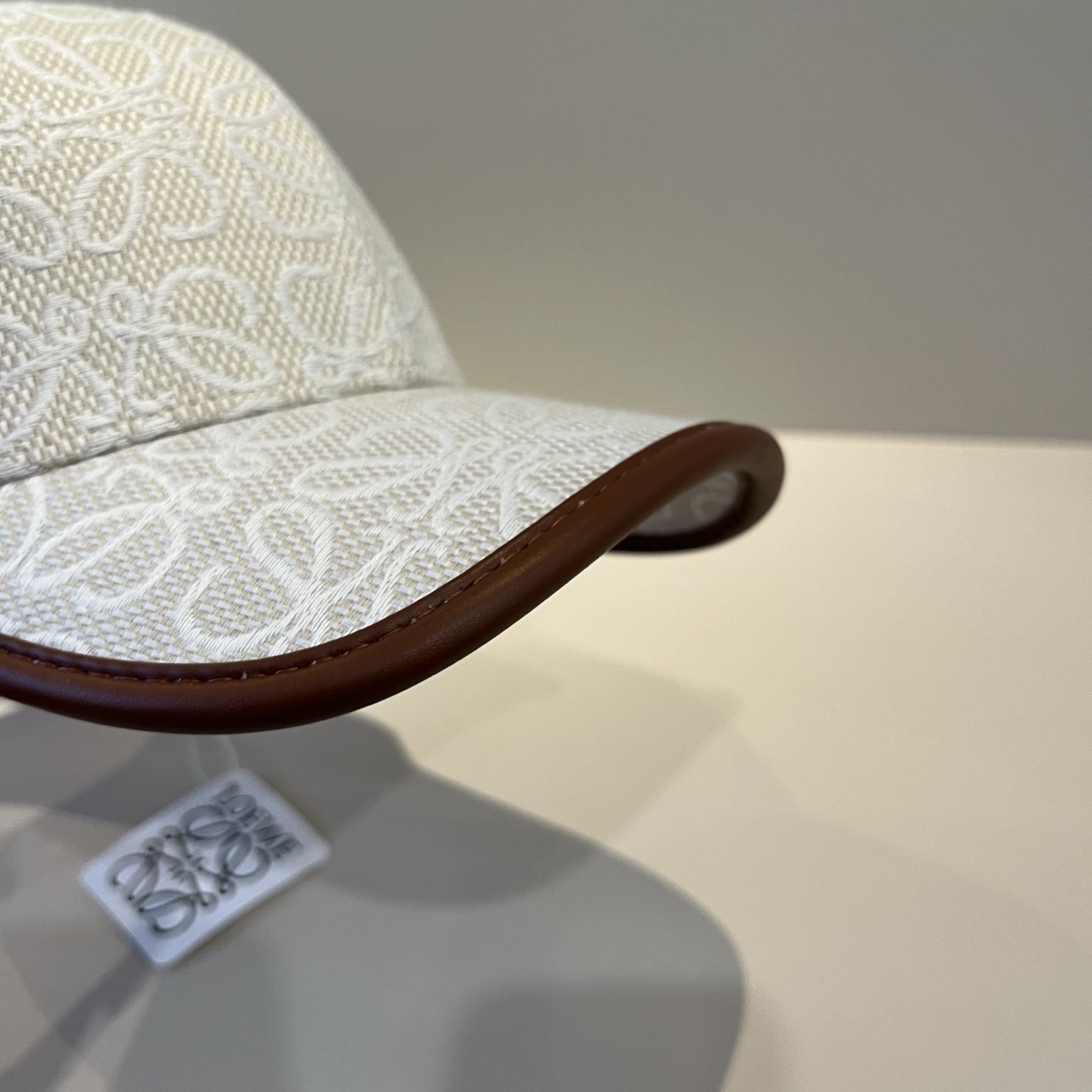 
👒罗意威👒LOEWE新款原版原标设计，质感超好，外部线条定位标准，做工精细，简约大气低价走量！