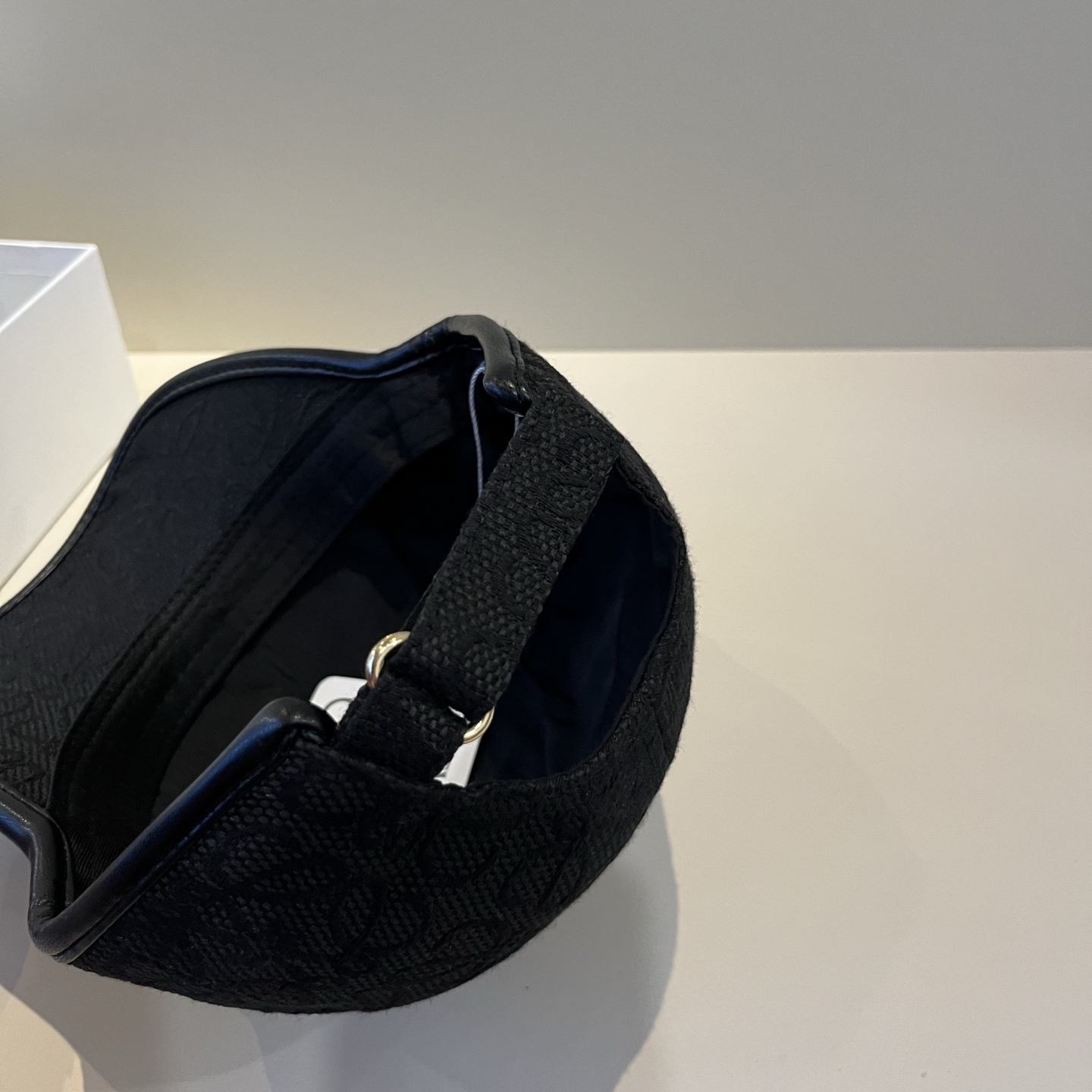 
👒罗意威👒LOEWE新款原版原标设计，质感超好，外部线条定位标准，做工精细，简约大气低价走量！