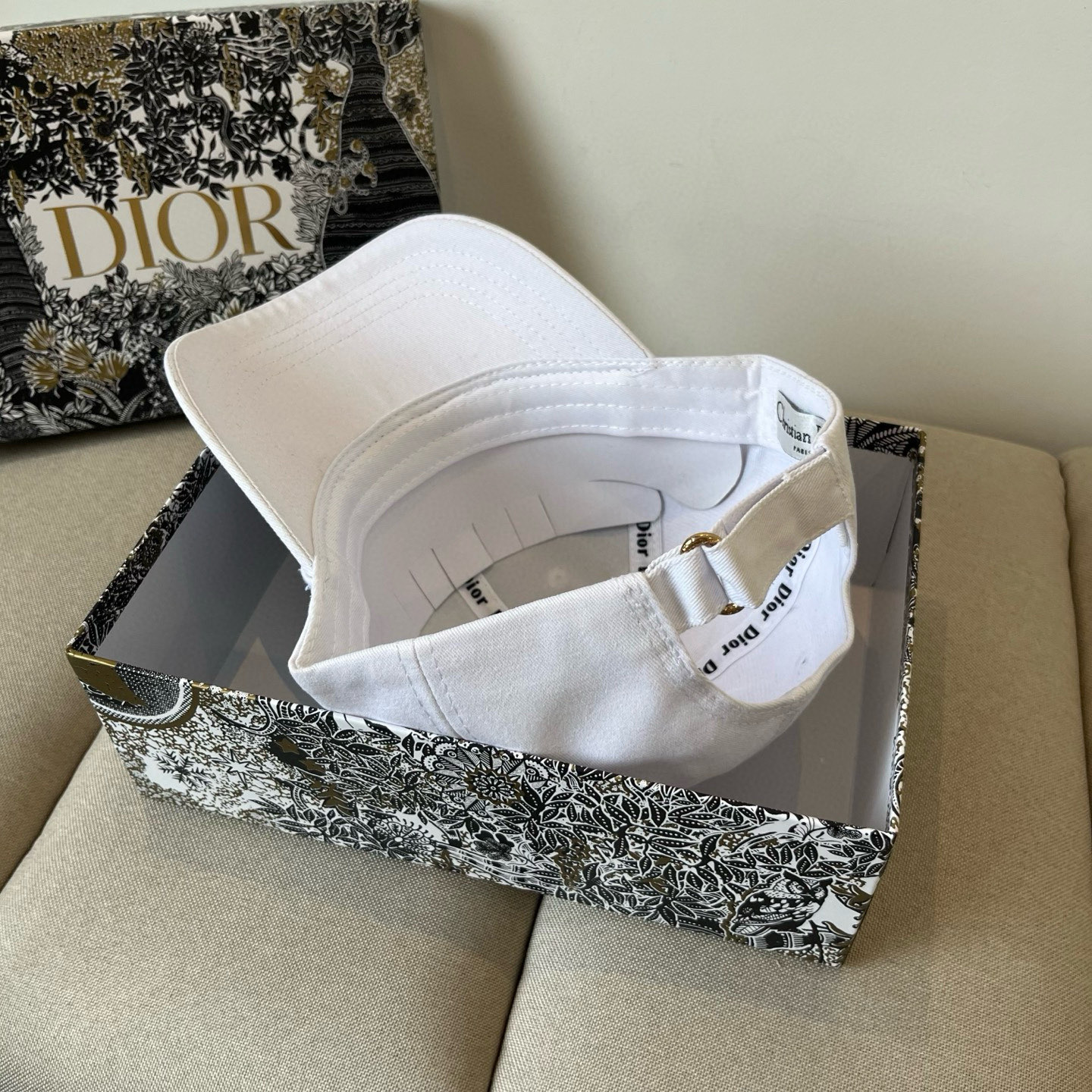 【DIOR迪奥】新款走量简约棒球帽🧢，新款出货，大牌款超好搭配，赶紧入手！