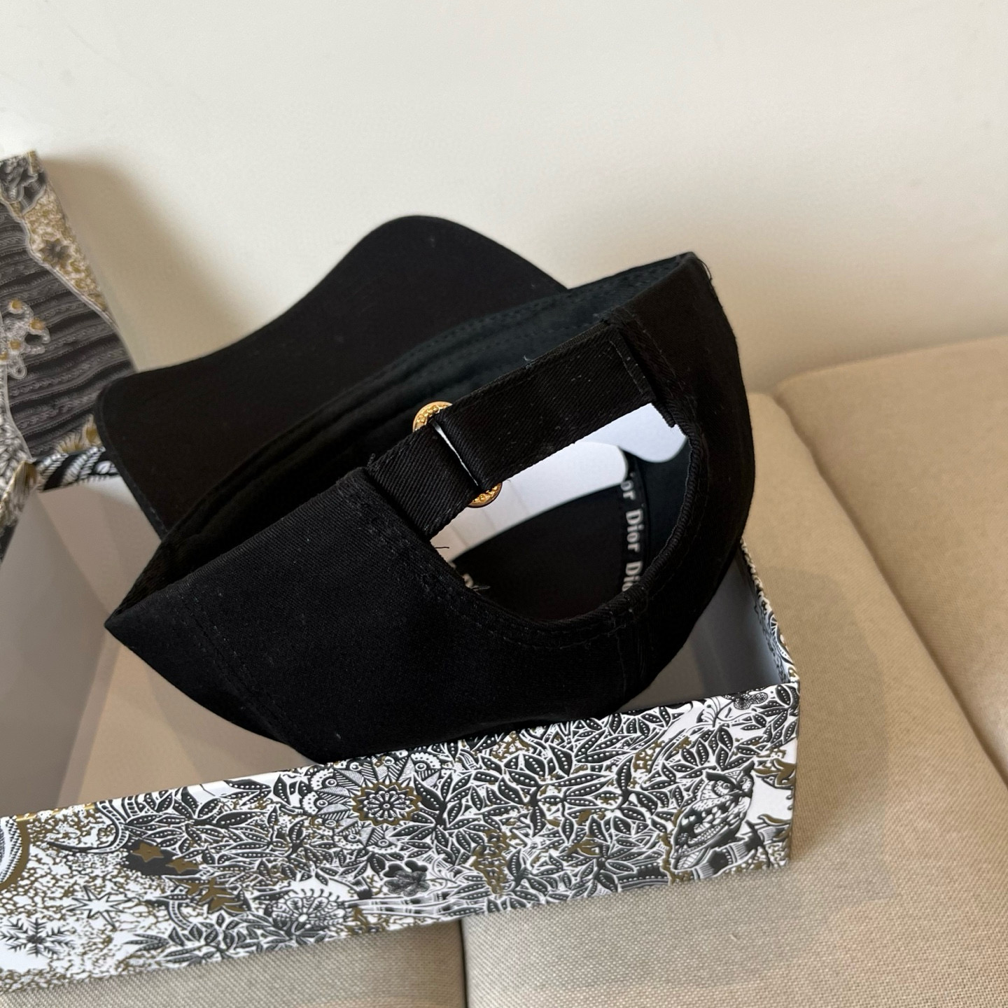 【DIOR迪奥】新款走量简约棒球帽🧢，新款出货，大牌款超好搭配，赶紧入手！