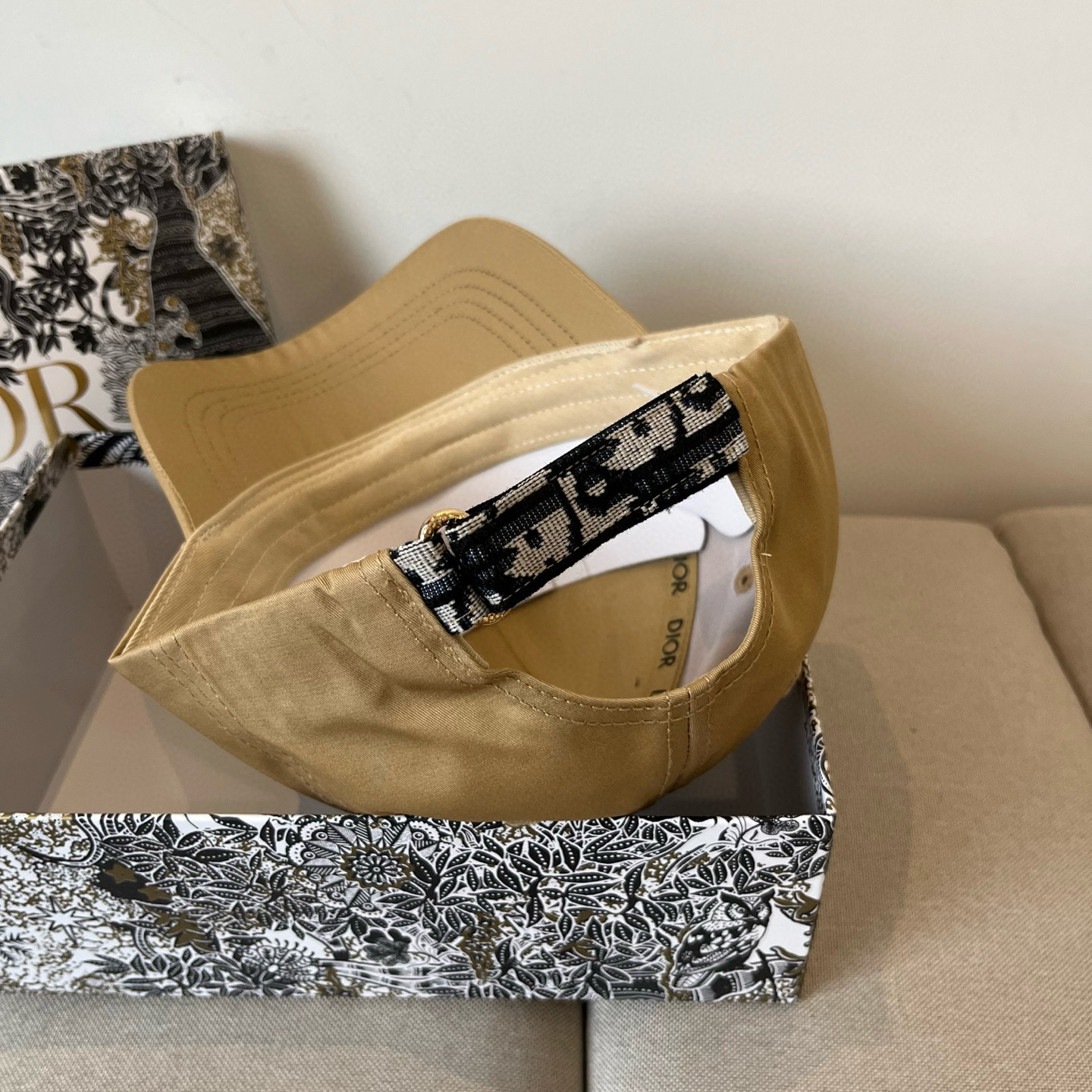 【DIOR迪奥】新款走量简约棒球帽🧢，新款出货，大牌款超好搭配，赶紧入手！