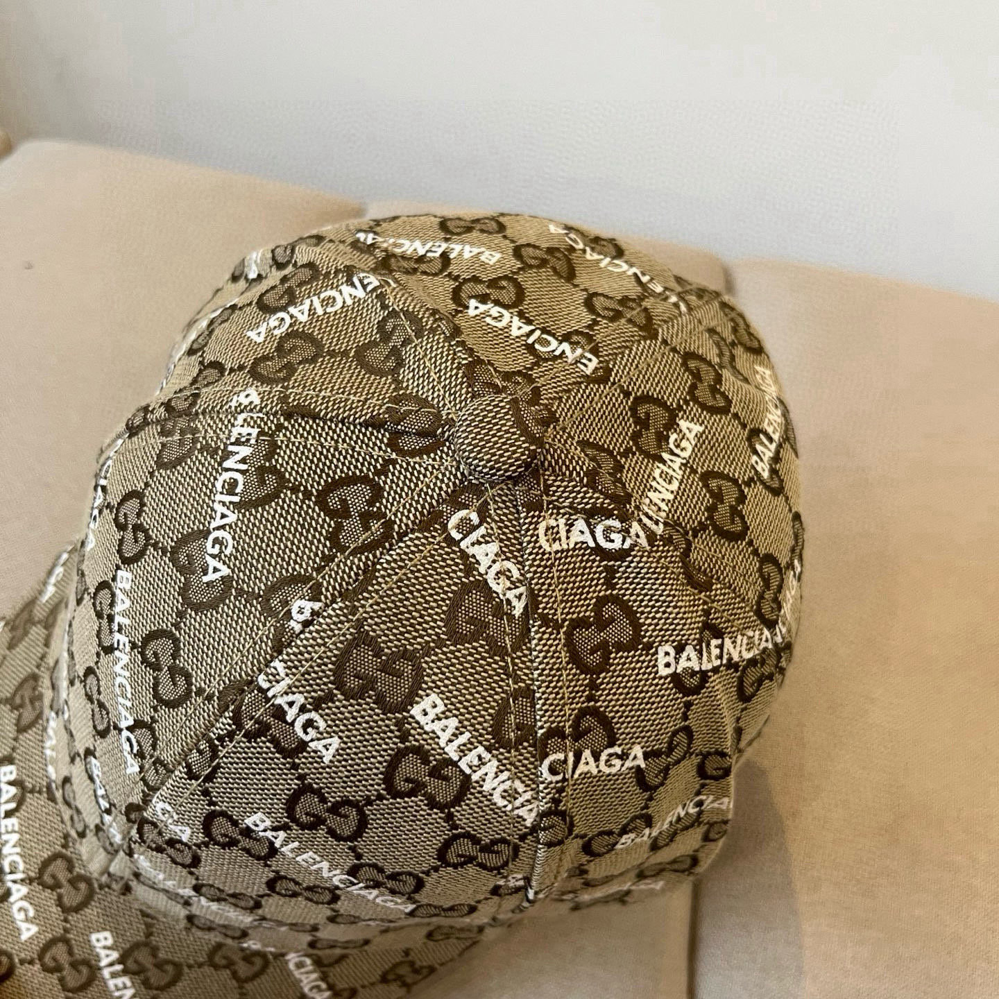  BALENCIAGA巴黎世家新款logo棒球帽，很酷的色系，男女佩戴都有不同style，第一批抢先出货