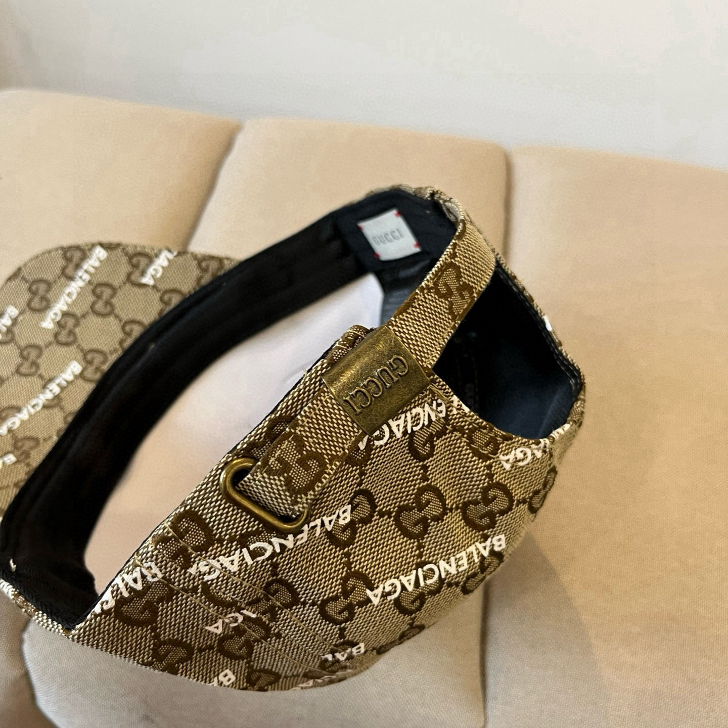  BALENCIAGA巴黎世家新款logo棒球帽，很酷的色系，男女佩戴都有不同style，第一批抢先出货