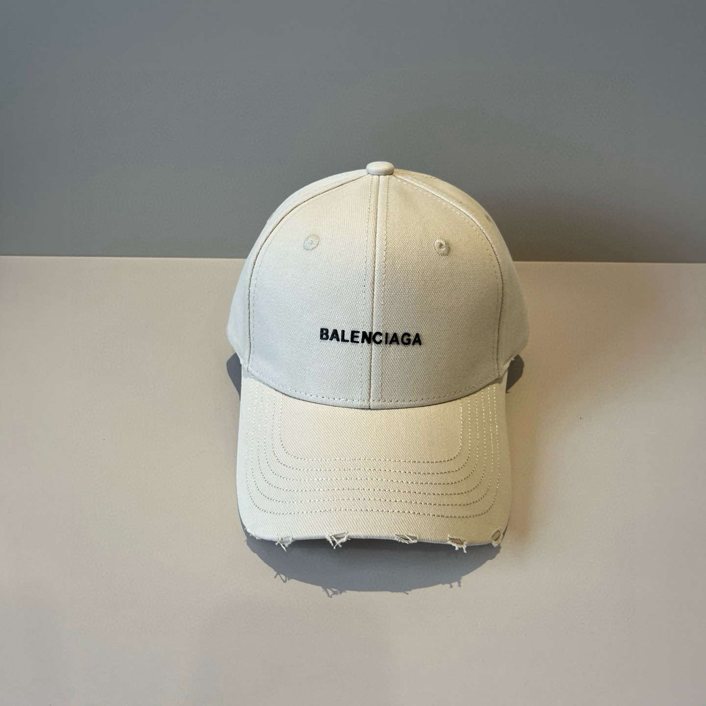  BALENCIAGA巴黎世家新款logo棒球帽，很酷的色系，男女佩戴都有不同style，第一批抢先出货