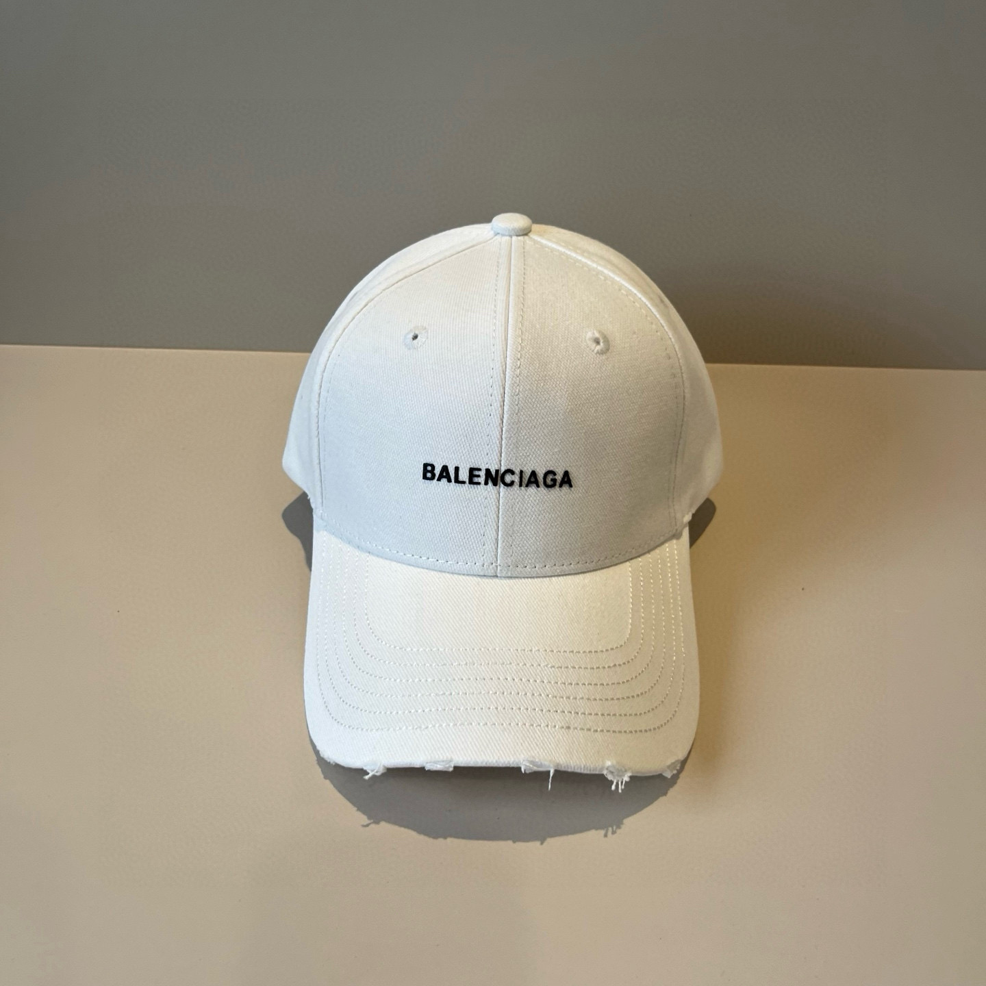  BALENCIAGA巴黎世家新款logo棒球帽，很酷的色系，男女佩戴都有不同style，第一批抢先出货