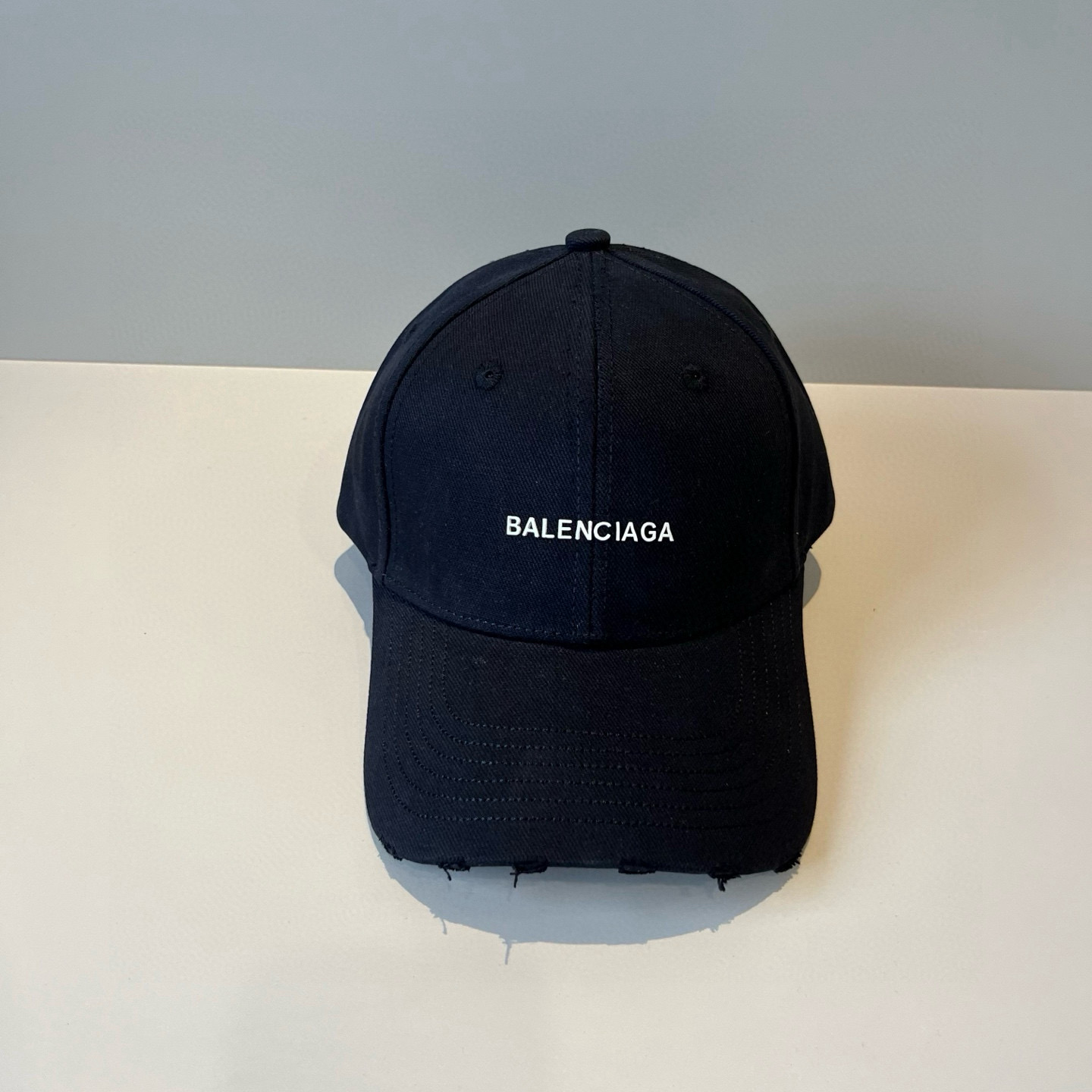  BALENCIAGA巴黎世家新款logo棒球帽，很酷的色系，男女佩戴都有不同style，第一批抢先出货