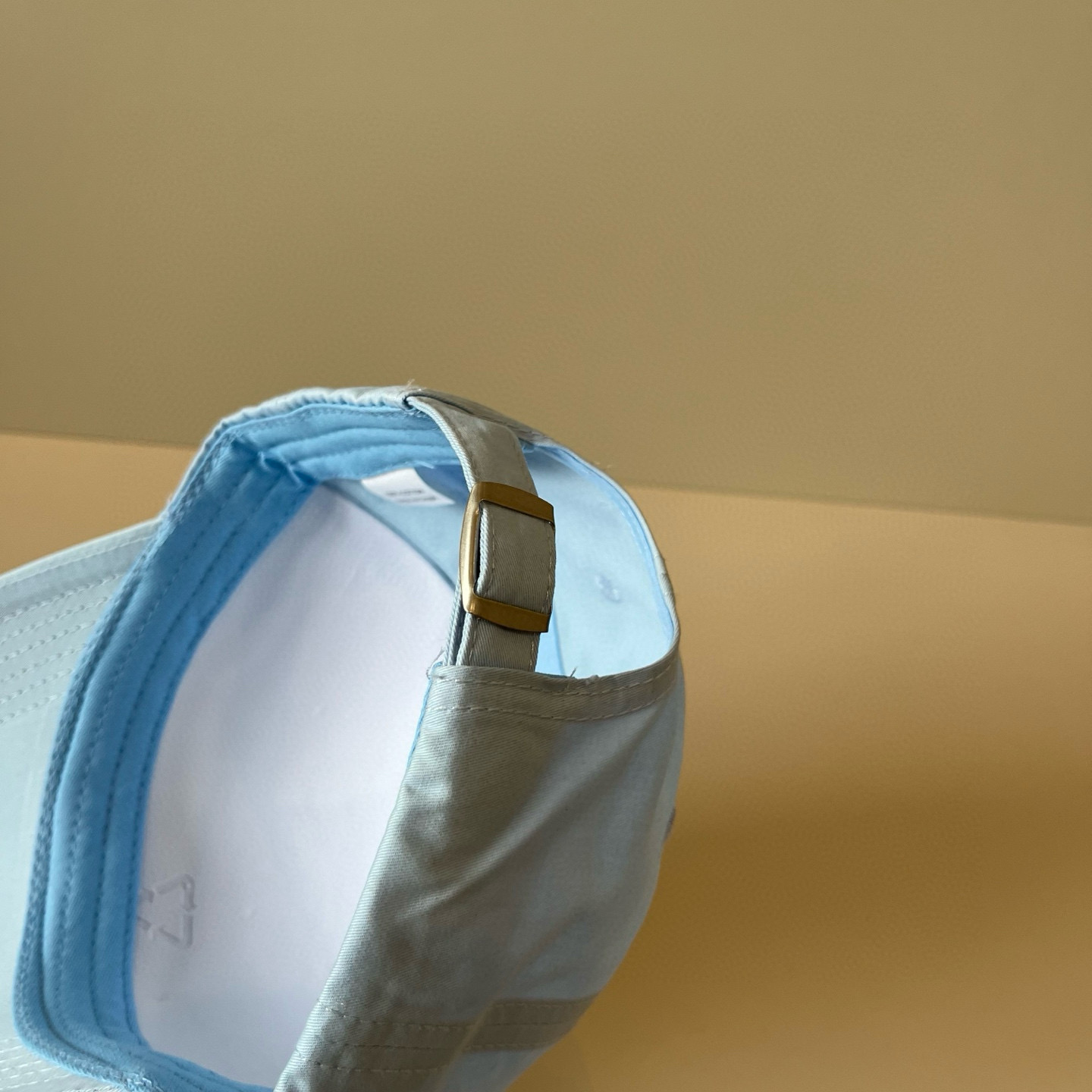  BALENCIAGA巴黎世家新款logo棒球帽，很酷的色系，男女佩戴都有不同style，第一批抢先出货