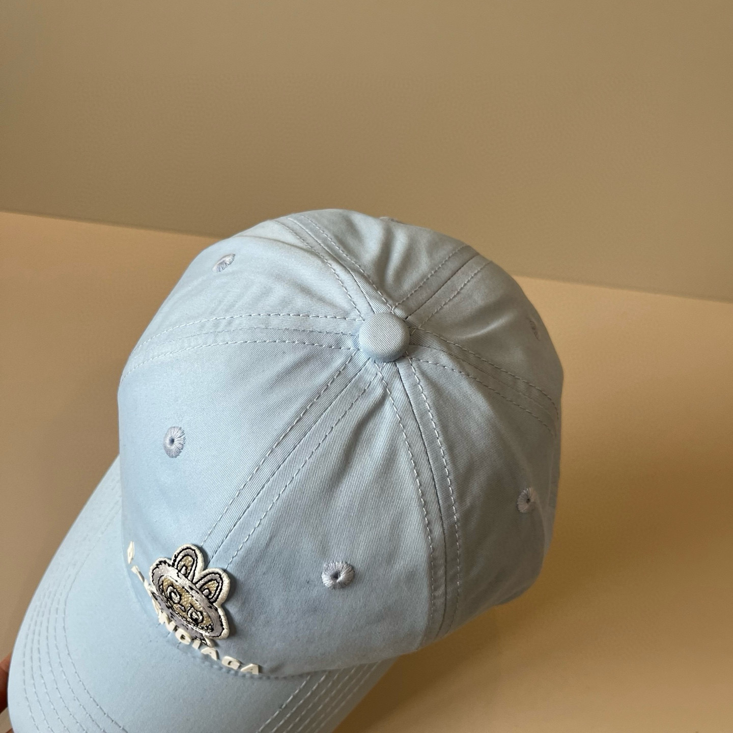  BALENCIAGA巴黎世家新款logo棒球帽，很酷的色系，男女佩戴都有不同style，第一批抢先出货