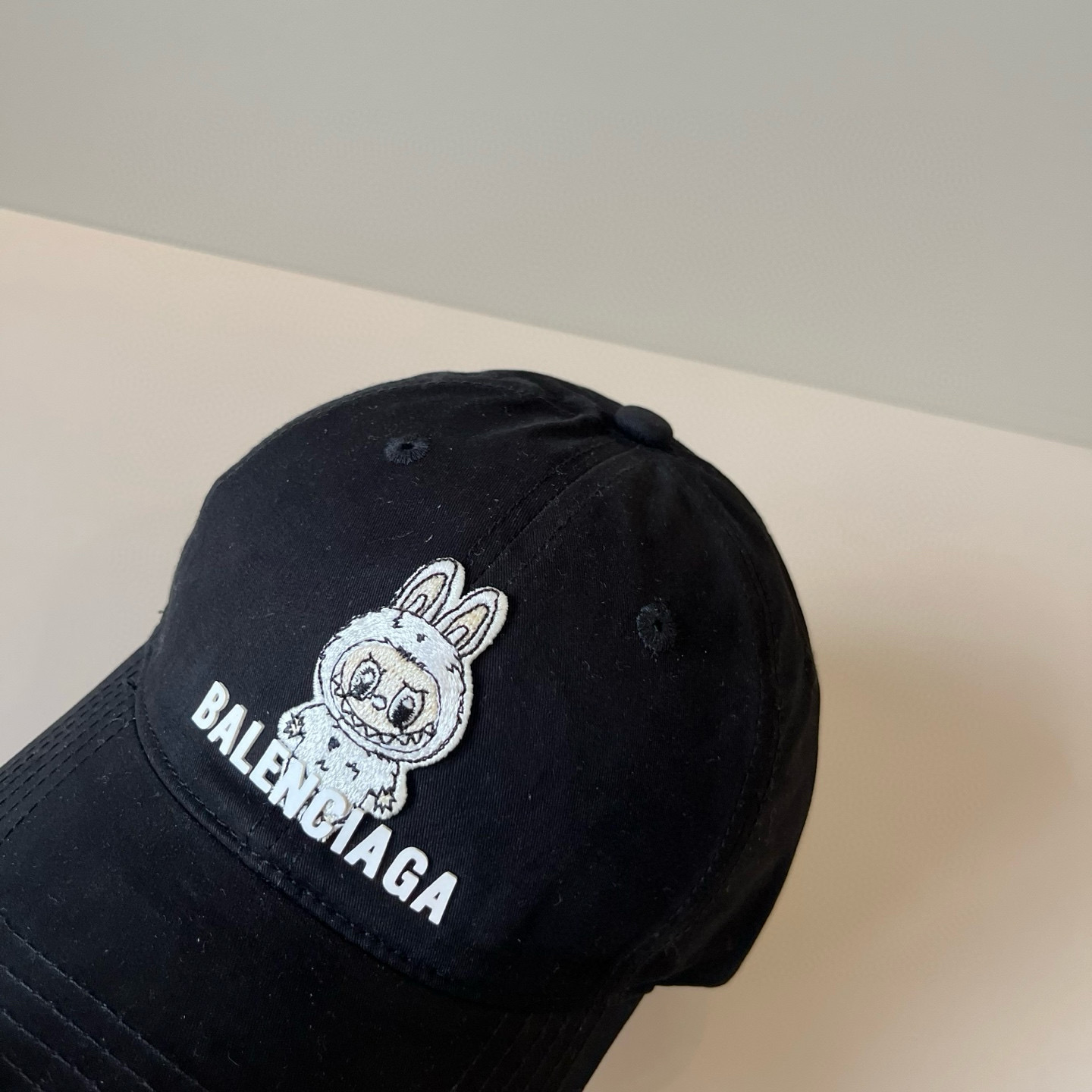  BALENCIAGA巴黎世家新款logo棒球帽，很酷的色系，男女佩戴都有不同style，第一批抢先出货