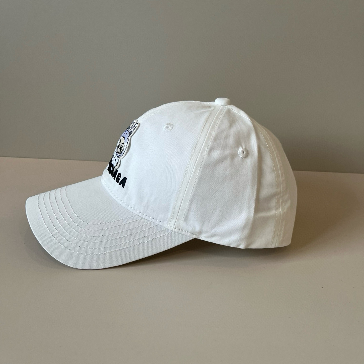  BALENCIAGA巴黎世家新款logo棒球帽，很酷的色系，男女佩戴都有不同style，第一批抢先出货