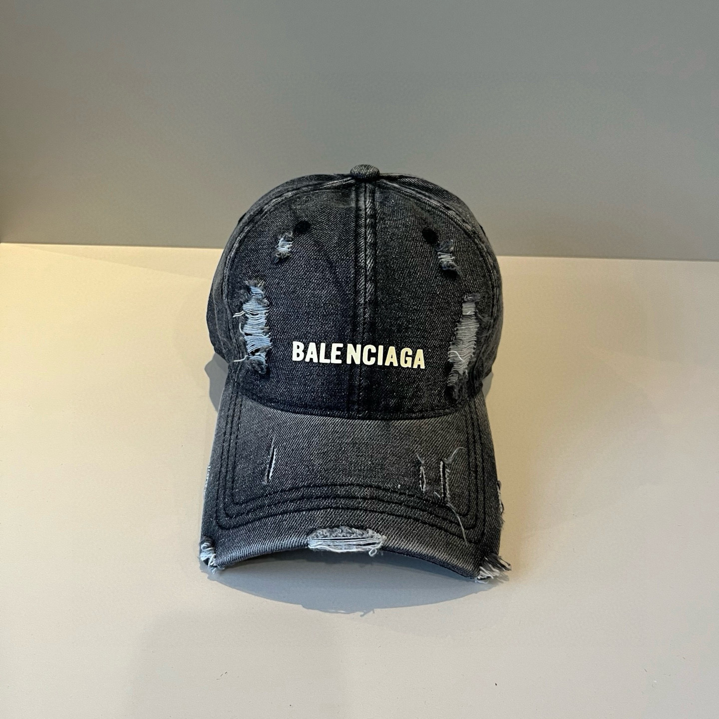  BALENCIAGA巴黎世家新款logo棒球帽，很酷的色系，男女佩戴都有不同style，第一批抢先出货