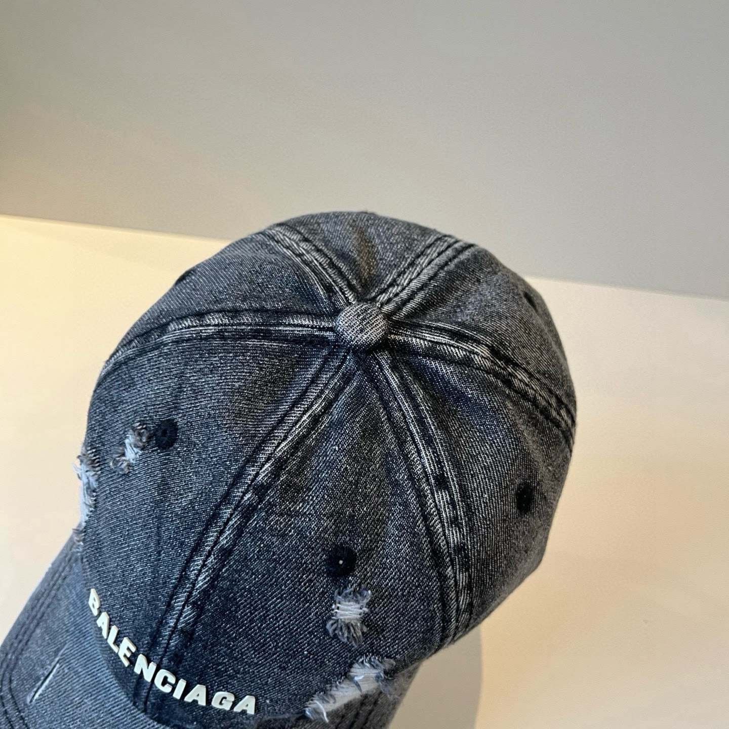  BALENCIAGA巴黎世家新款logo棒球帽，很酷的色系，男女佩戴都有不同style，第一批抢先出货