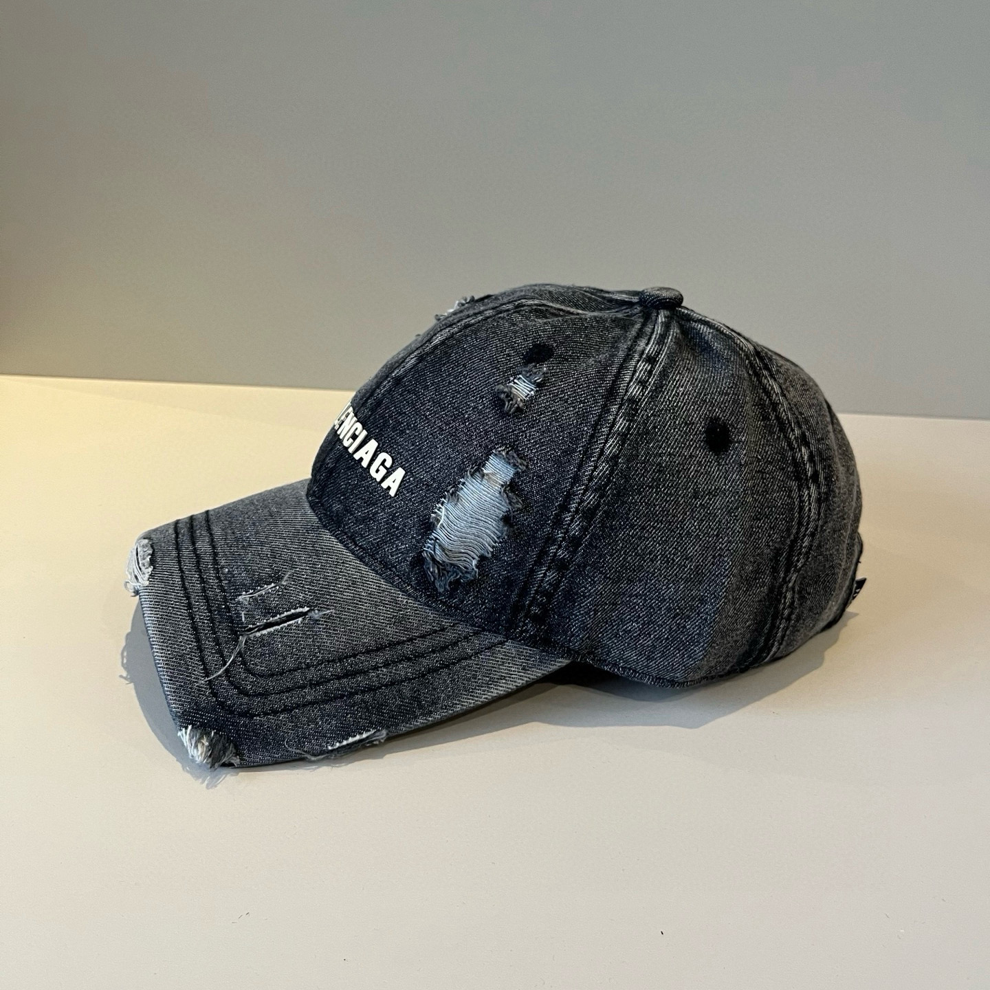  BALENCIAGA巴黎世家新款logo棒球帽，很酷的色系，男女佩戴都有不同style，第一批抢先出货