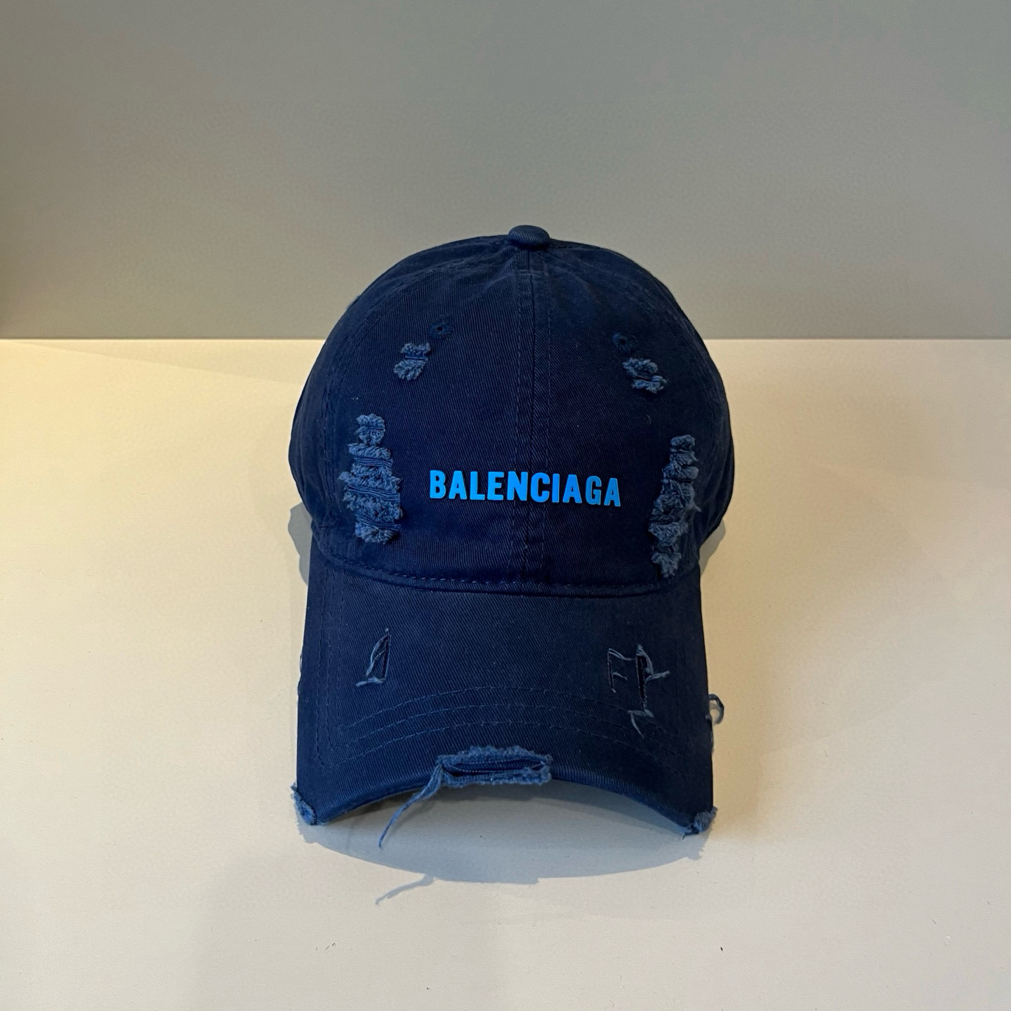  BALENCIAGA巴黎世家新款logo棒球帽，很酷的色系，男女佩戴都有不同style，第一批抢先出货