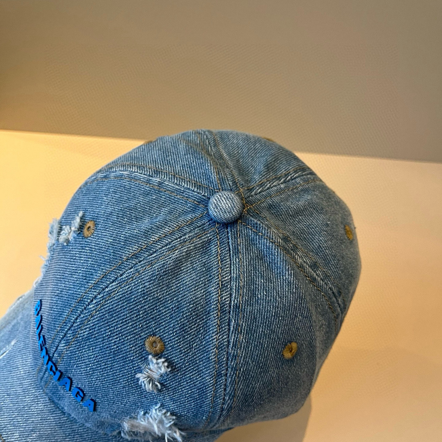  BALENCIAGA巴黎世家新款logo棒球帽，很酷的色系，男女佩戴都有不同style，第一批抢先出货