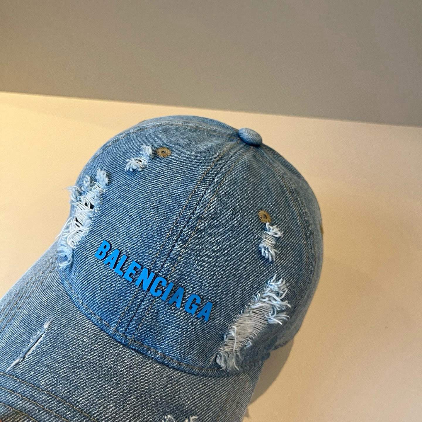  BALENCIAGA巴黎世家新款logo棒球帽，很酷的色系，男女佩戴都有不同style，第一批抢先出货