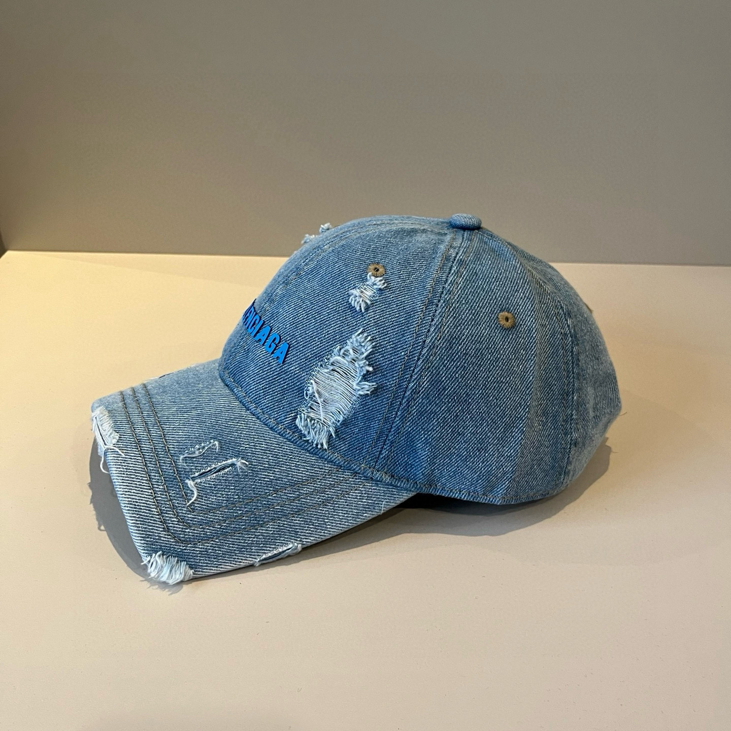  BALENCIAGA巴黎世家新款logo棒球帽，很酷的色系，男女佩戴都有不同style，第一批抢先出货