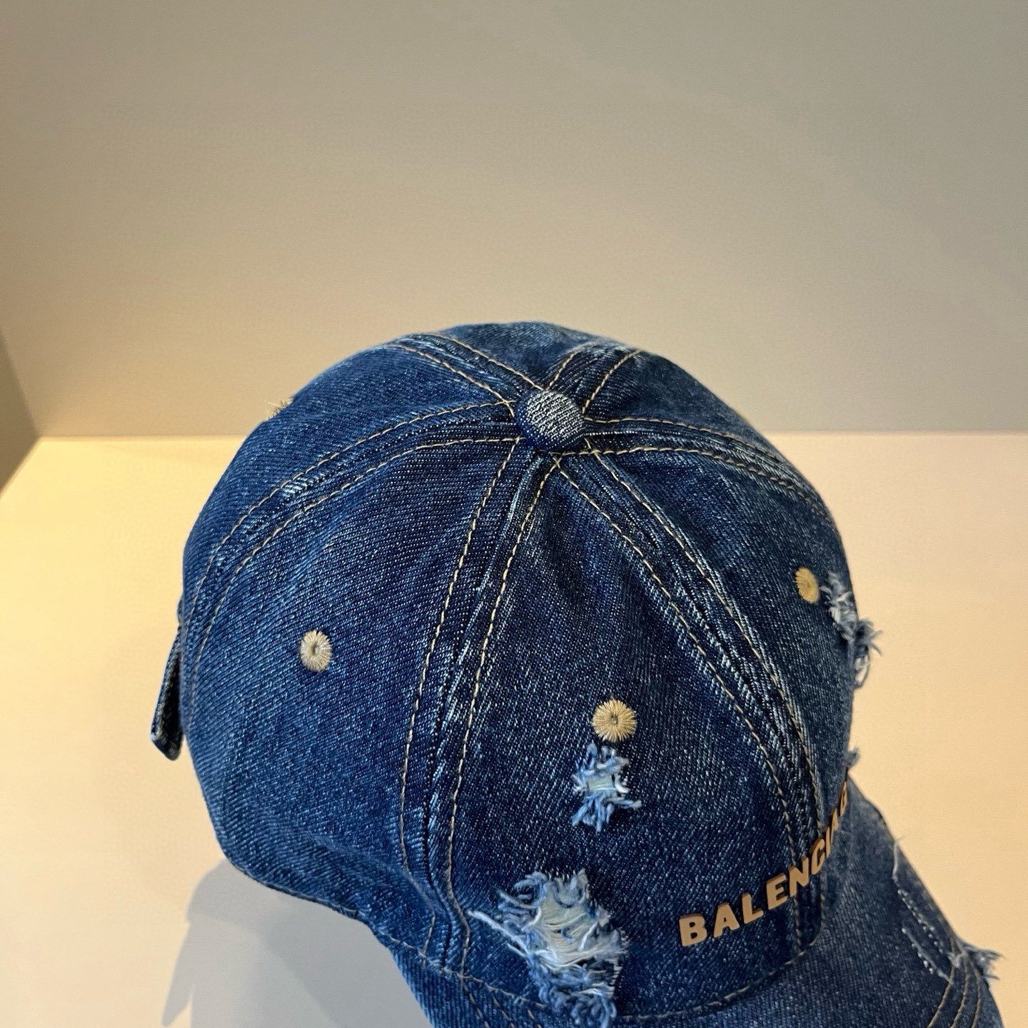  BALENCIAGA巴黎世家新款logo棒球帽，很酷的色系，男女佩戴都有不同style，第一批抢先出货