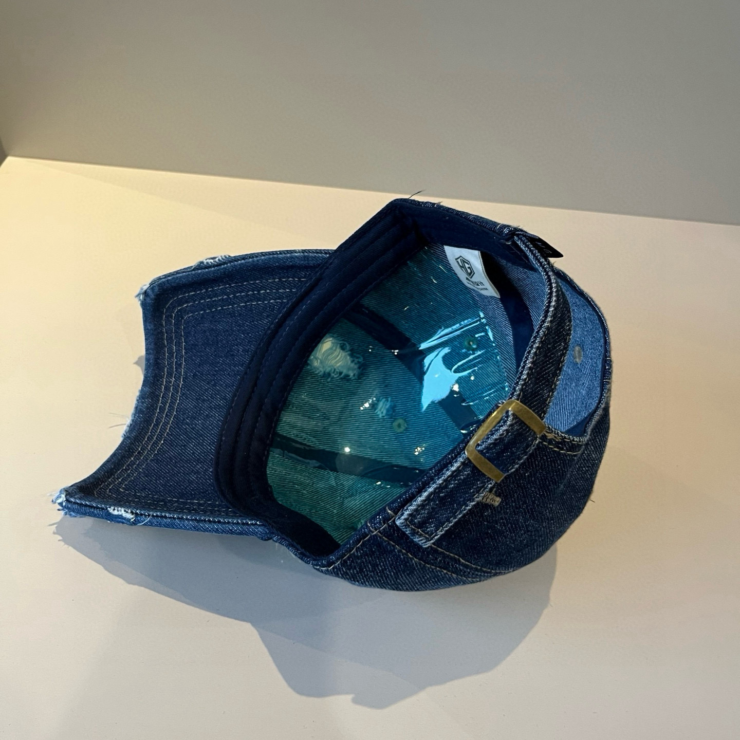  BALENCIAGA巴黎世家新款logo棒球帽，很酷的色系，男女佩戴都有不同style，第一批抢先出货