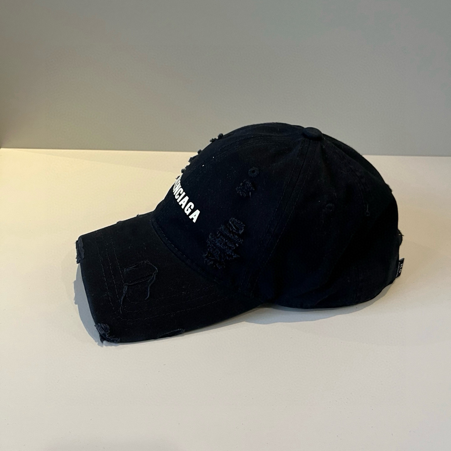  BALENCIAGA巴黎世家新款logo棒球帽，很酷的色系，男女佩戴都有不同style，第一批抢先出货