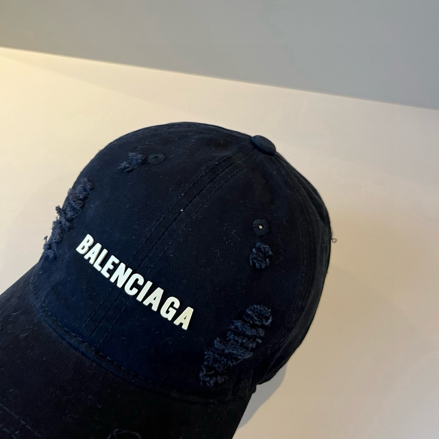  BALENCIAGA巴黎世家新款logo棒球帽，很酷的色系，男女佩戴都有不同style，第一批抢先出货