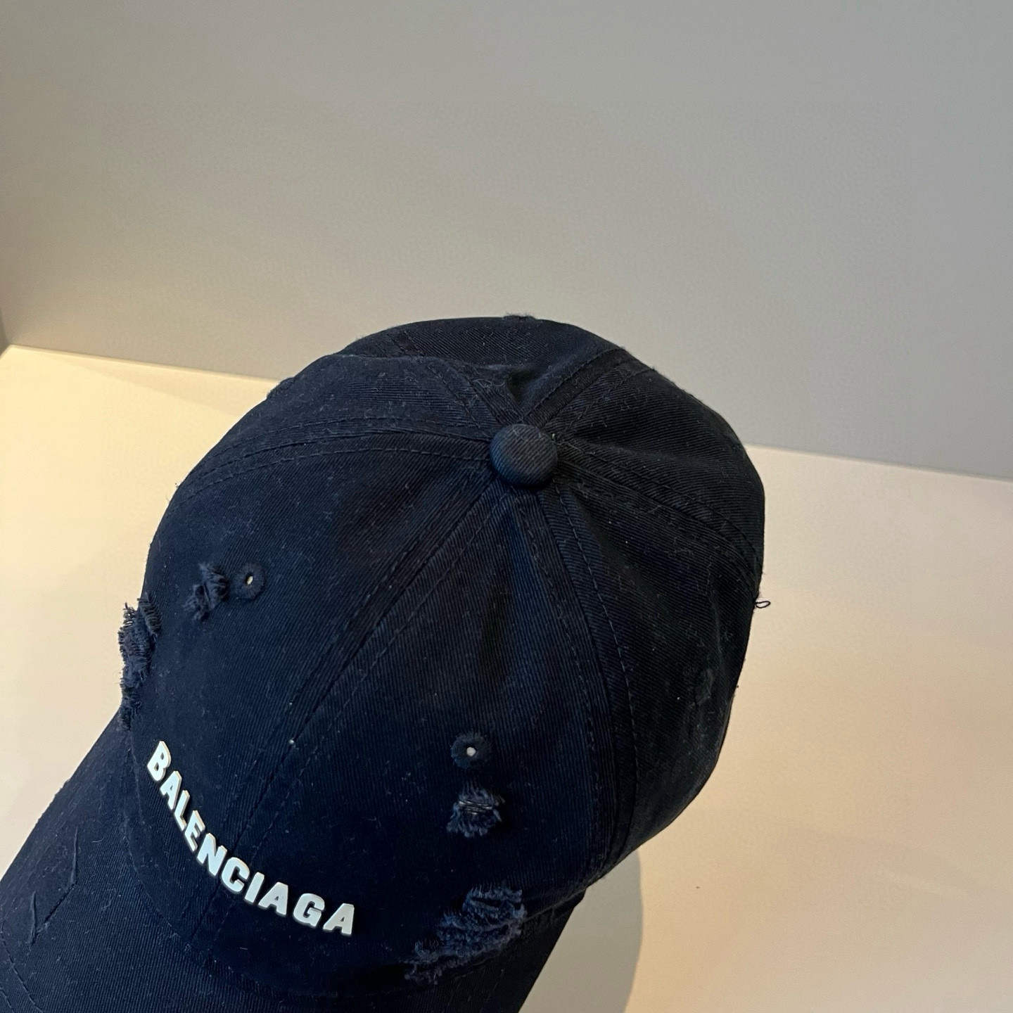  BALENCIAGA巴黎世家新款logo棒球帽，很酷的色系，男女佩戴都有不同style，第一批抢先出货