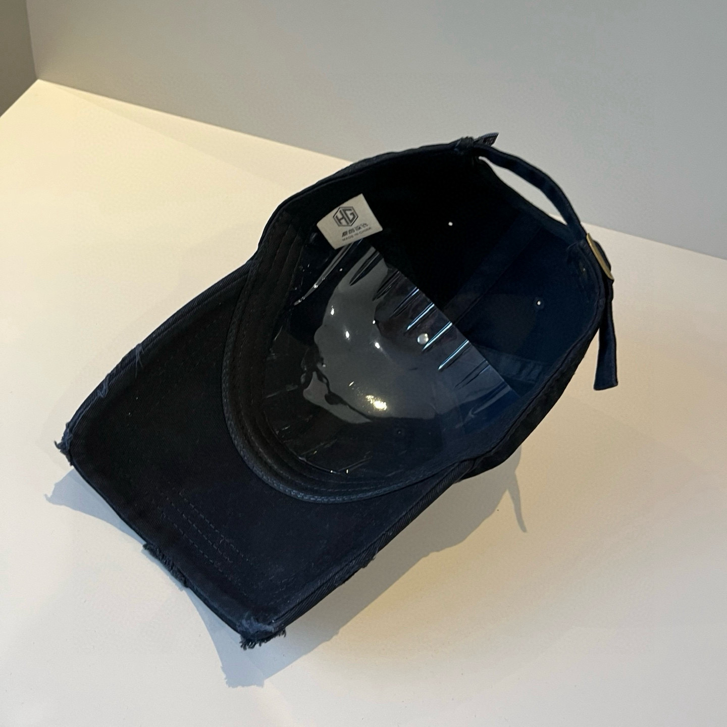  BALENCIAGA巴黎世家新款logo棒球帽，很酷的色系，男女佩戴都有不同style，第一批抢先出货