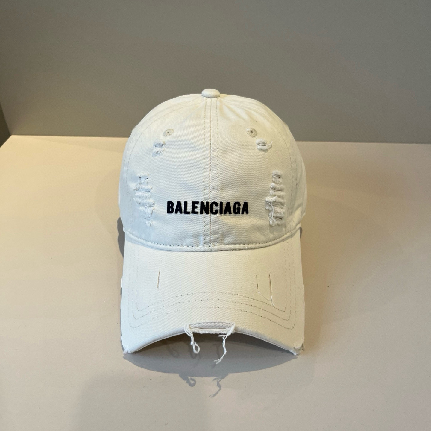  BALENCIAGA巴黎世家新款logo棒球帽，很酷的色系，男女佩戴都有不同style，第一批抢先出货