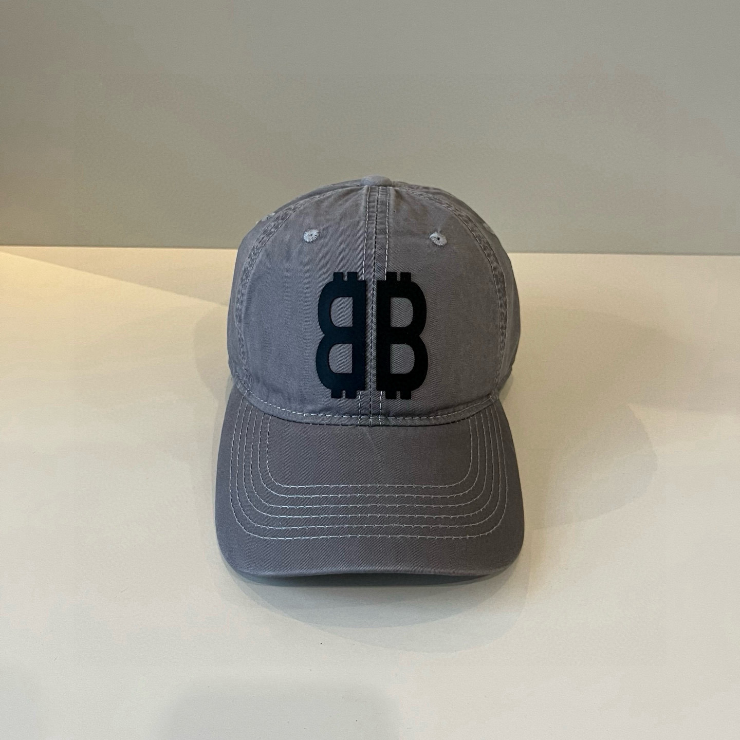  BALENCIAGA巴黎世家新款logo棒球帽，很酷的色系，男女佩戴都有不同style，第一批抢先出货