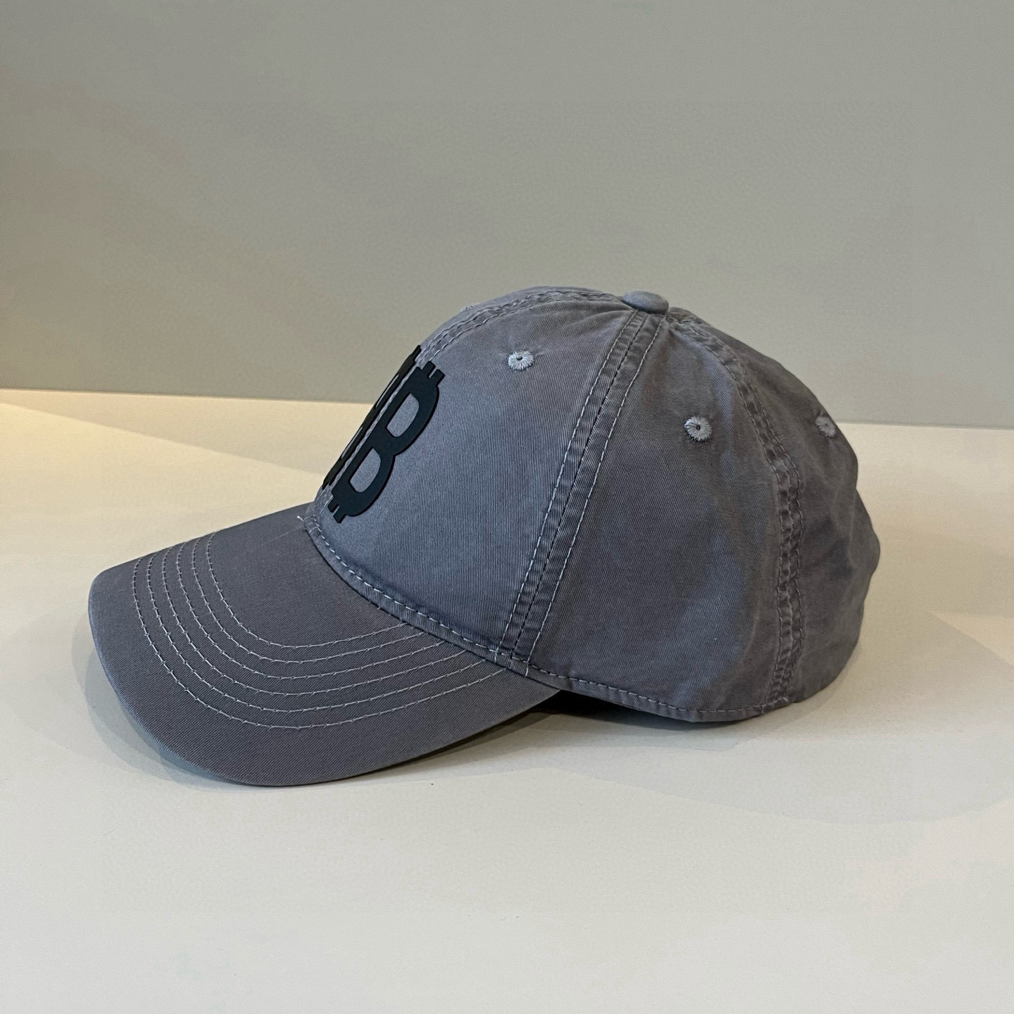  BALENCIAGA巴黎世家新款logo棒球帽，很酷的色系，男女佩戴都有不同style，第一批抢先出货