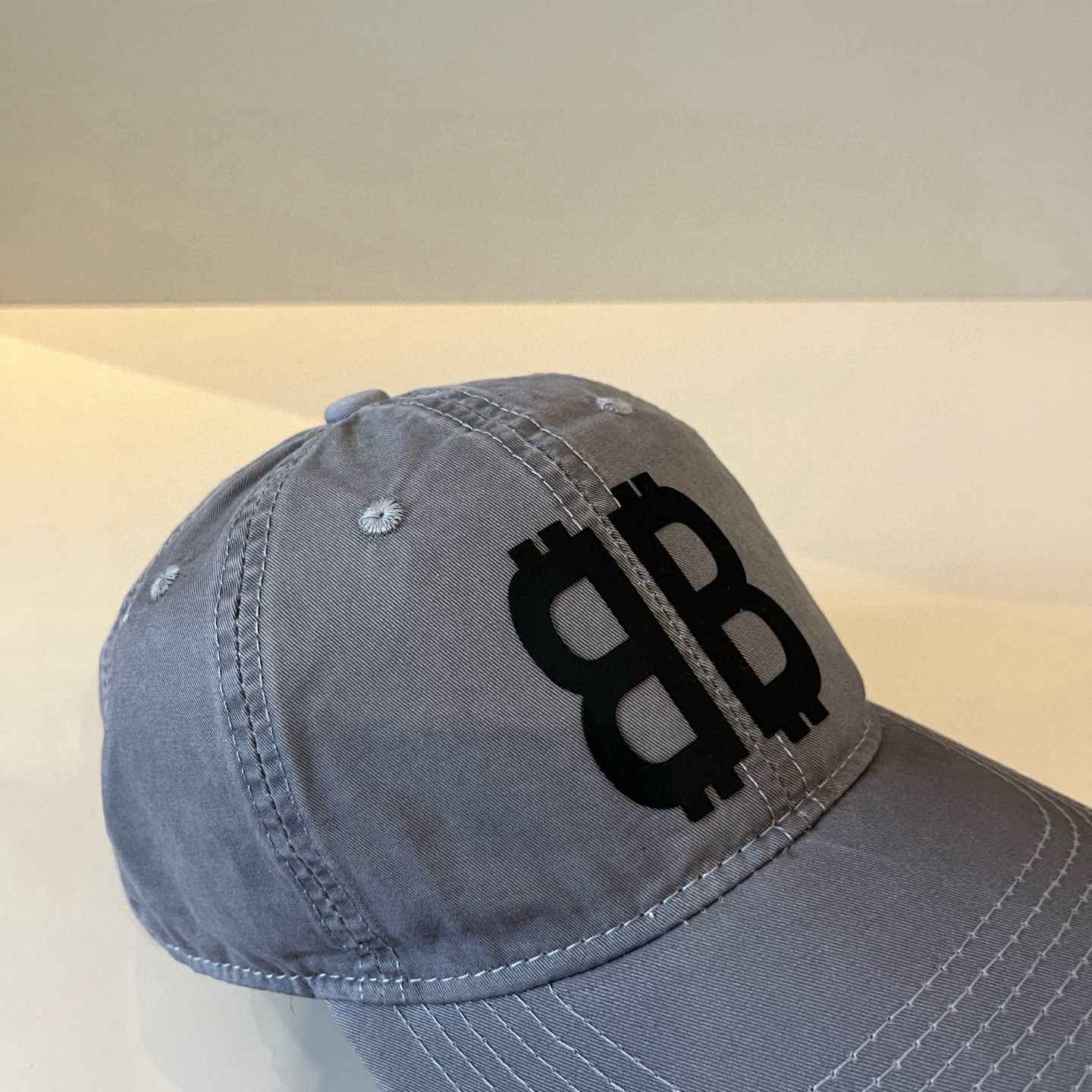  BALENCIAGA巴黎世家新款logo棒球帽，很酷的色系，男女佩戴都有不同style，第一批抢先出货