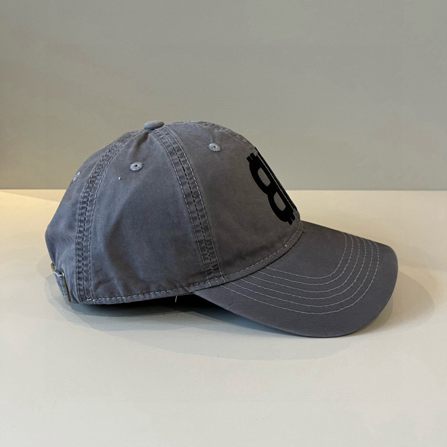  BALENCIAGA巴黎世家新款logo棒球帽，很酷的色系，男女佩戴都有不同style，第一批抢先出货