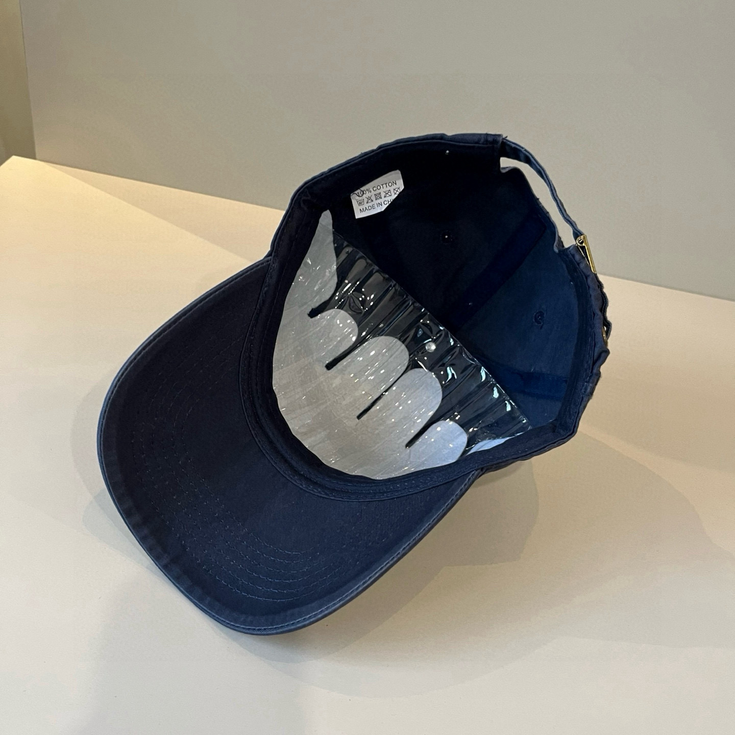  BALENCIAGA巴黎世家新款logo棒球帽，很酷的色系，男女佩戴都有不同style，第一批抢先出货