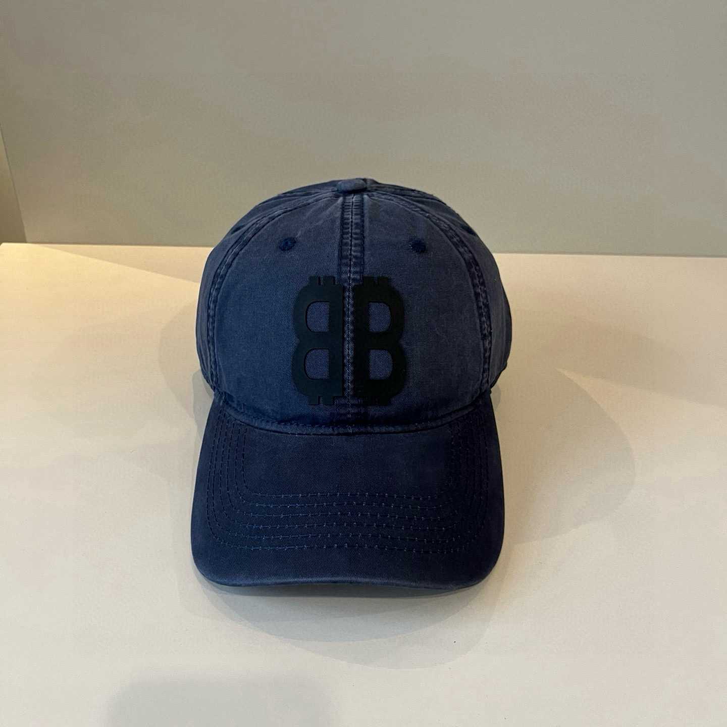  BALENCIAGA巴黎世家新款logo棒球帽，很酷的色系，男女佩戴都有不同style，第一批抢先出货