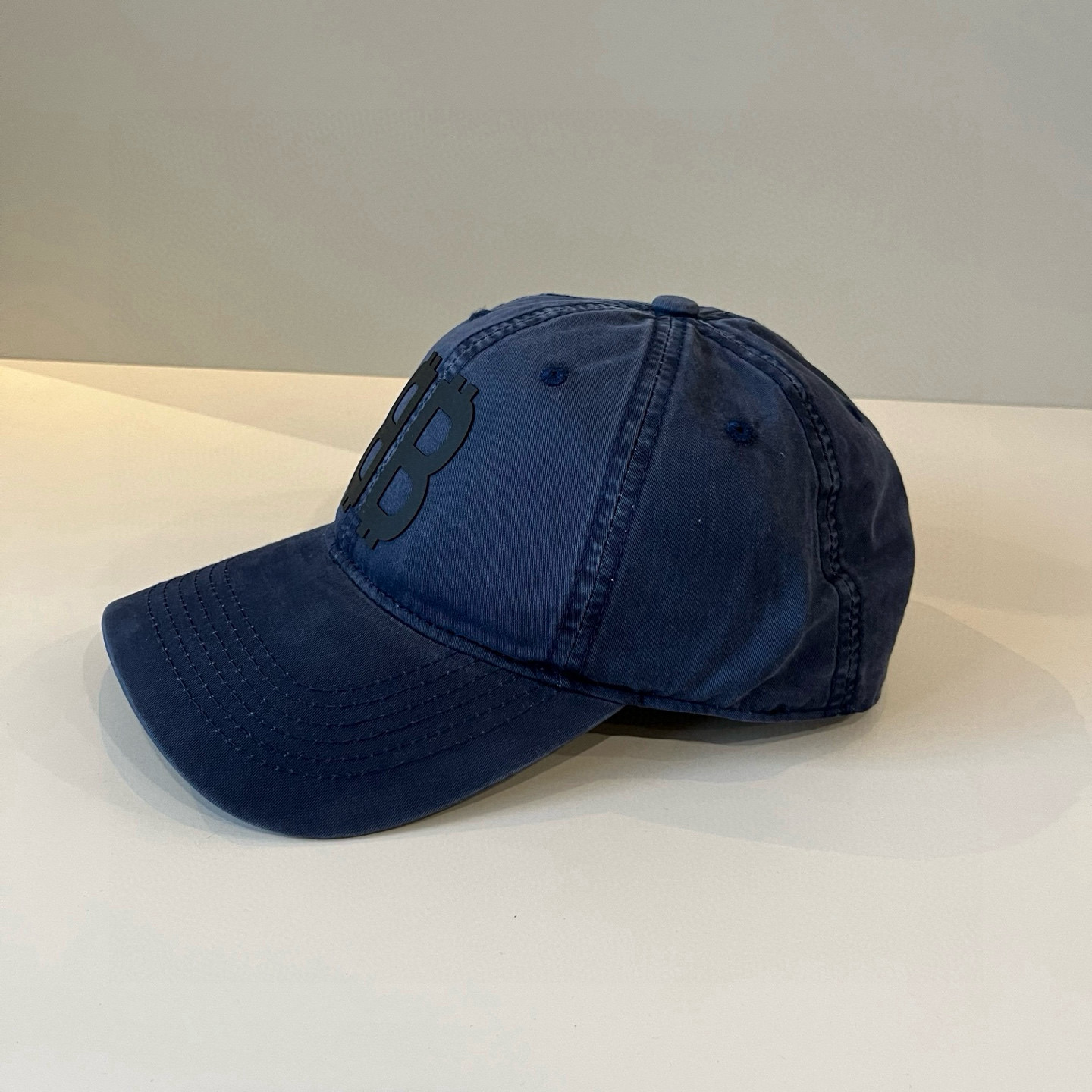  BALENCIAGA巴黎世家新款logo棒球帽，很酷的色系，男女佩戴都有不同style，第一批抢先出货