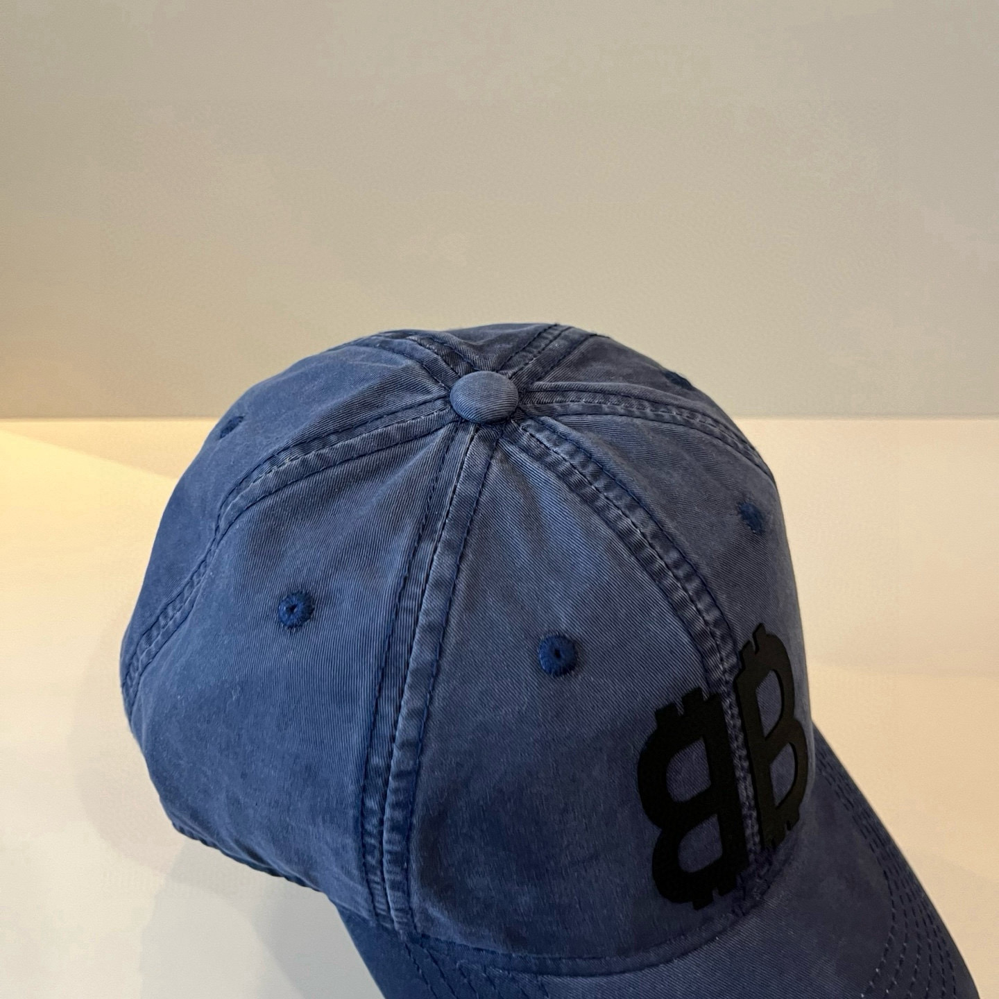  BALENCIAGA巴黎世家新款logo棒球帽，很酷的色系，男女佩戴都有不同style，第一批抢先出货