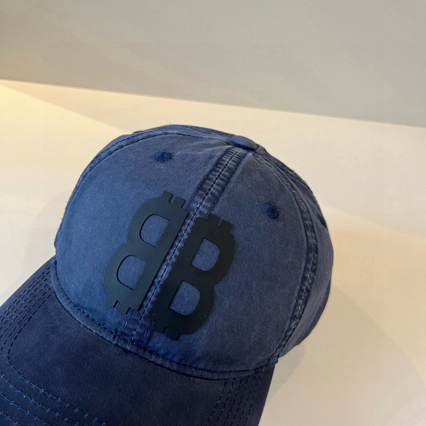  BALENCIAGA巴黎世家新款logo棒球帽，很酷的色系，男女佩戴都有不同style，第一批抢先出货