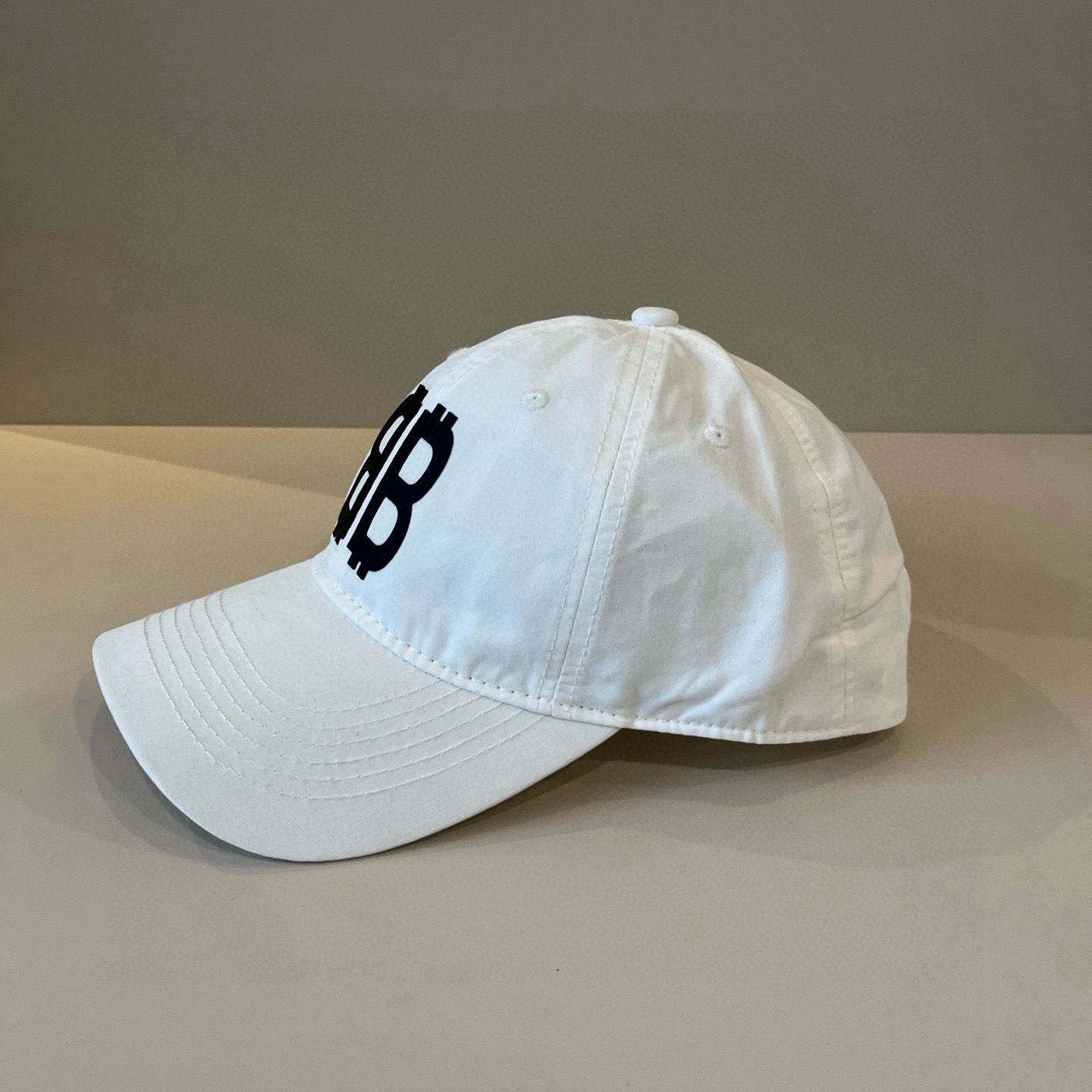  BALENCIAGA巴黎世家新款logo棒球帽，很酷的色系，男女佩戴都有不同style，第一批抢先出货