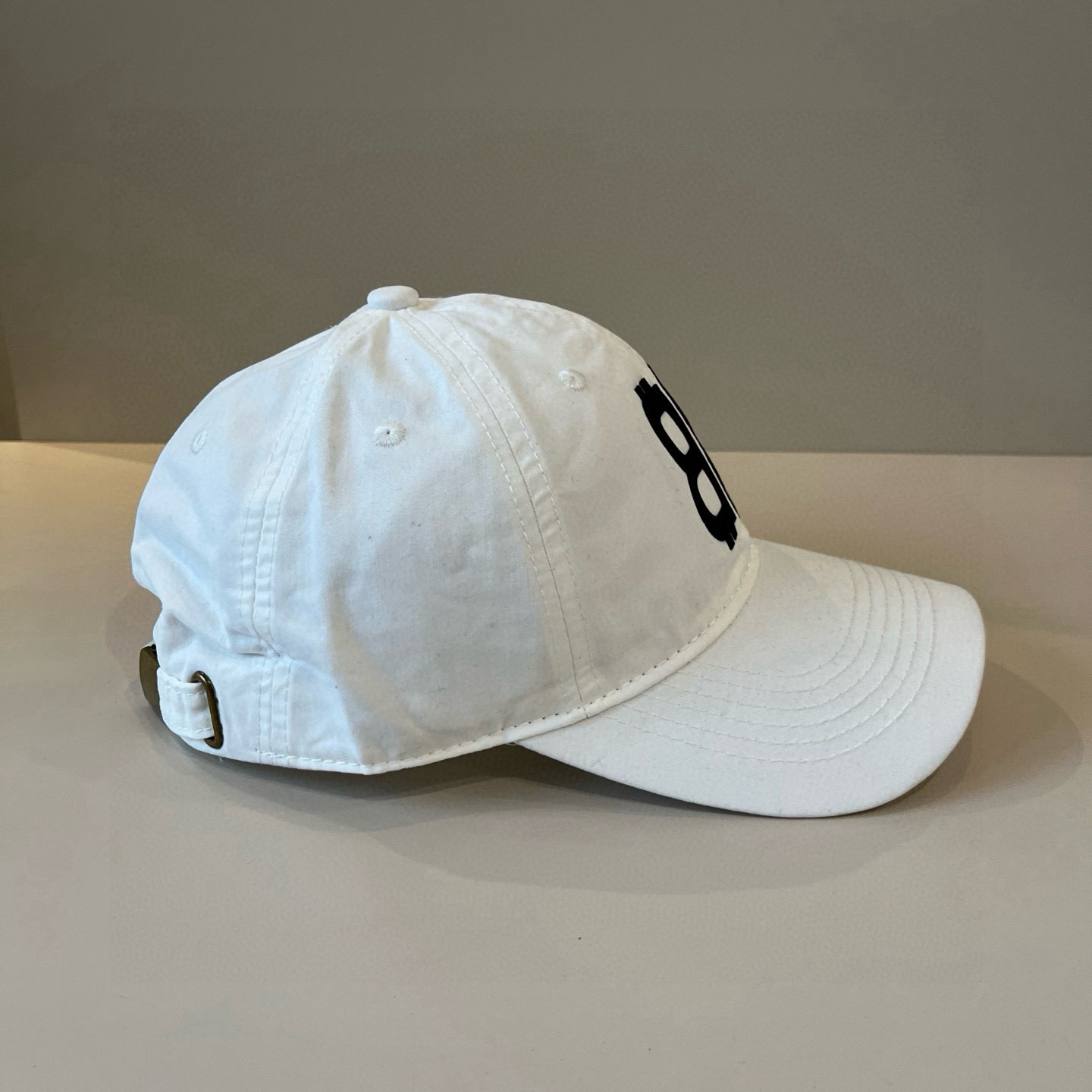  BALENCIAGA巴黎世家新款logo棒球帽，很酷的色系，男女佩戴都有不同style，第一批抢先出货