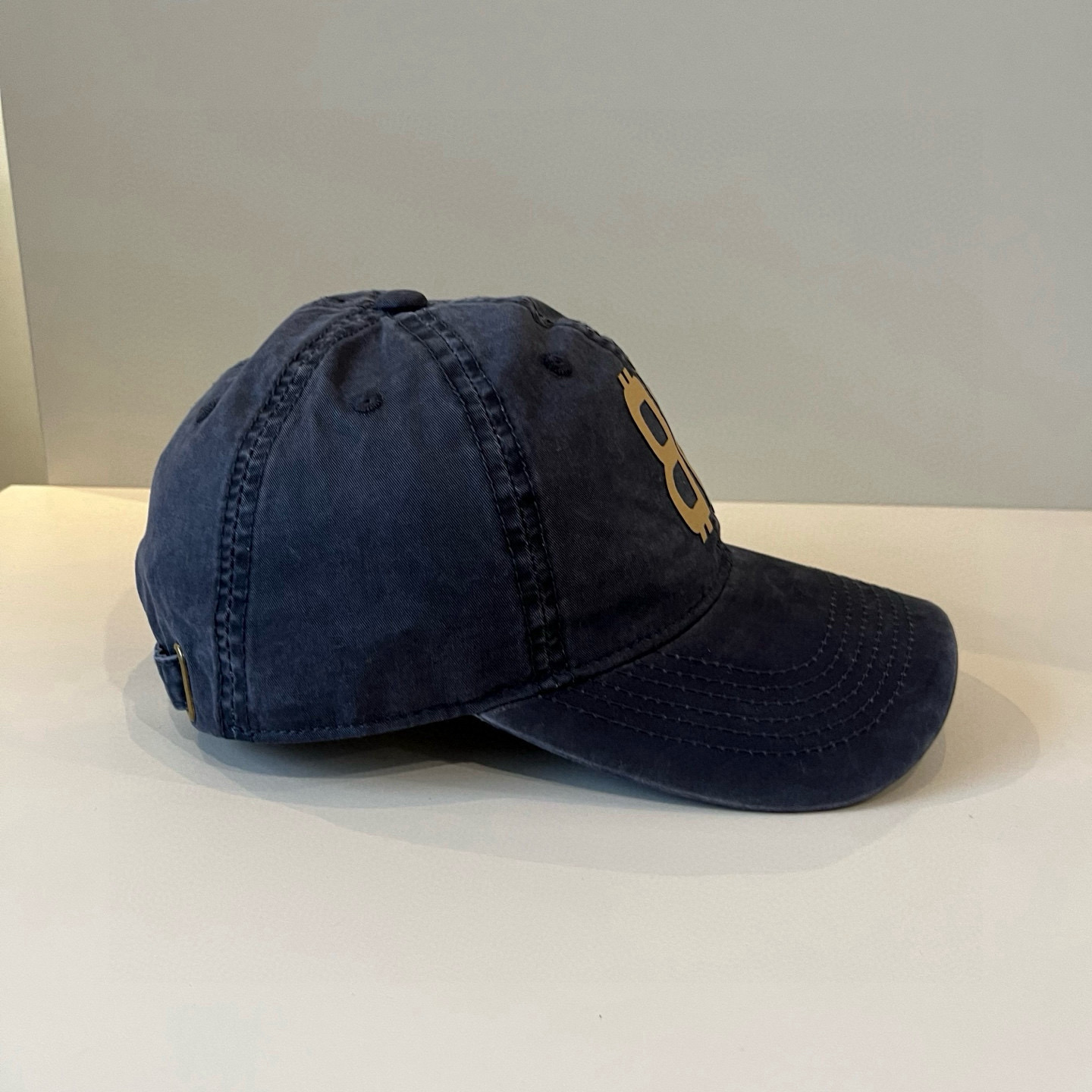  BALENCIAGA巴黎世家新款logo棒球帽，很酷的色系，男女佩戴都有不同style，第一批抢先出货