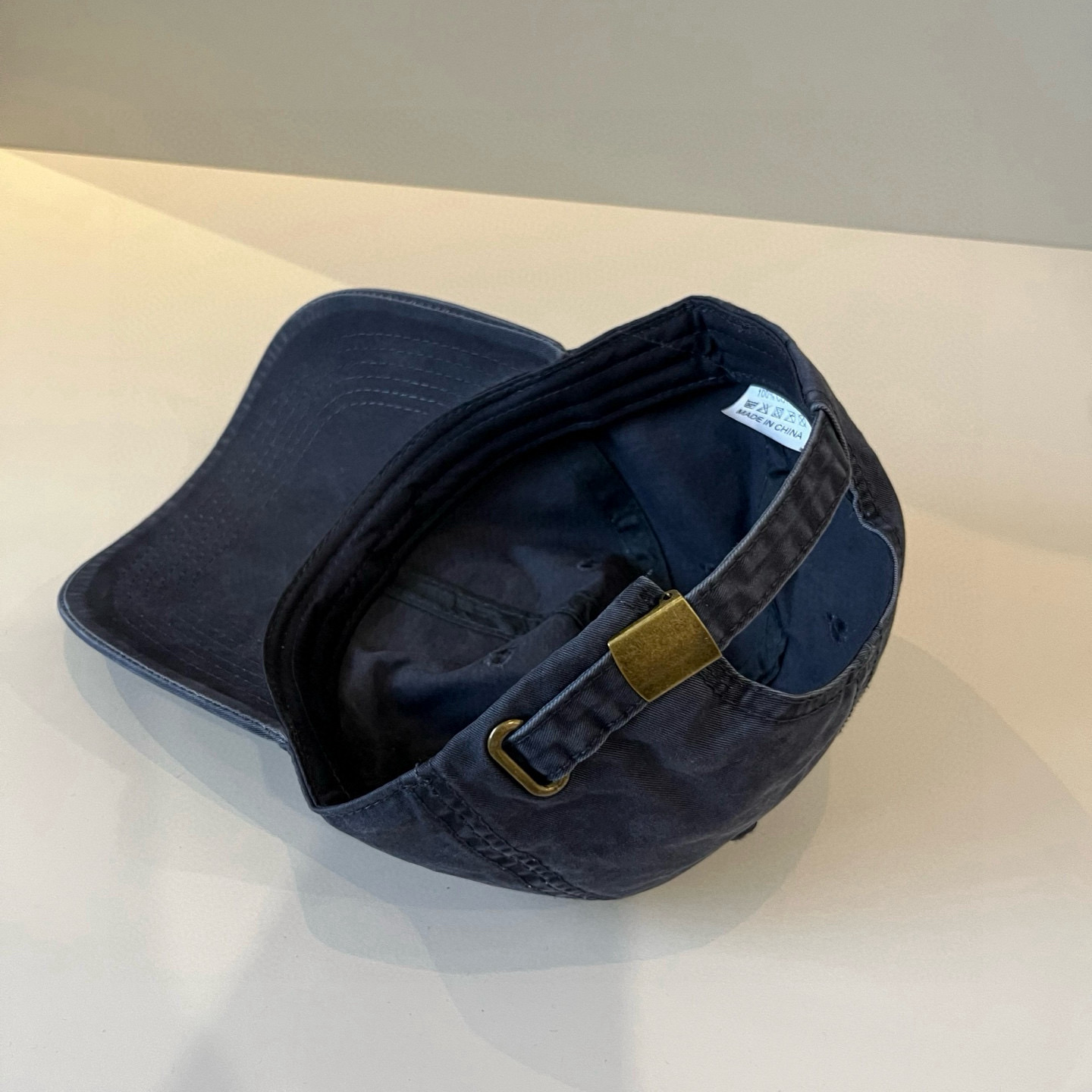  BALENCIAGA巴黎世家新款logo棒球帽，很酷的色系，男女佩戴都有不同style，第一批抢先出货