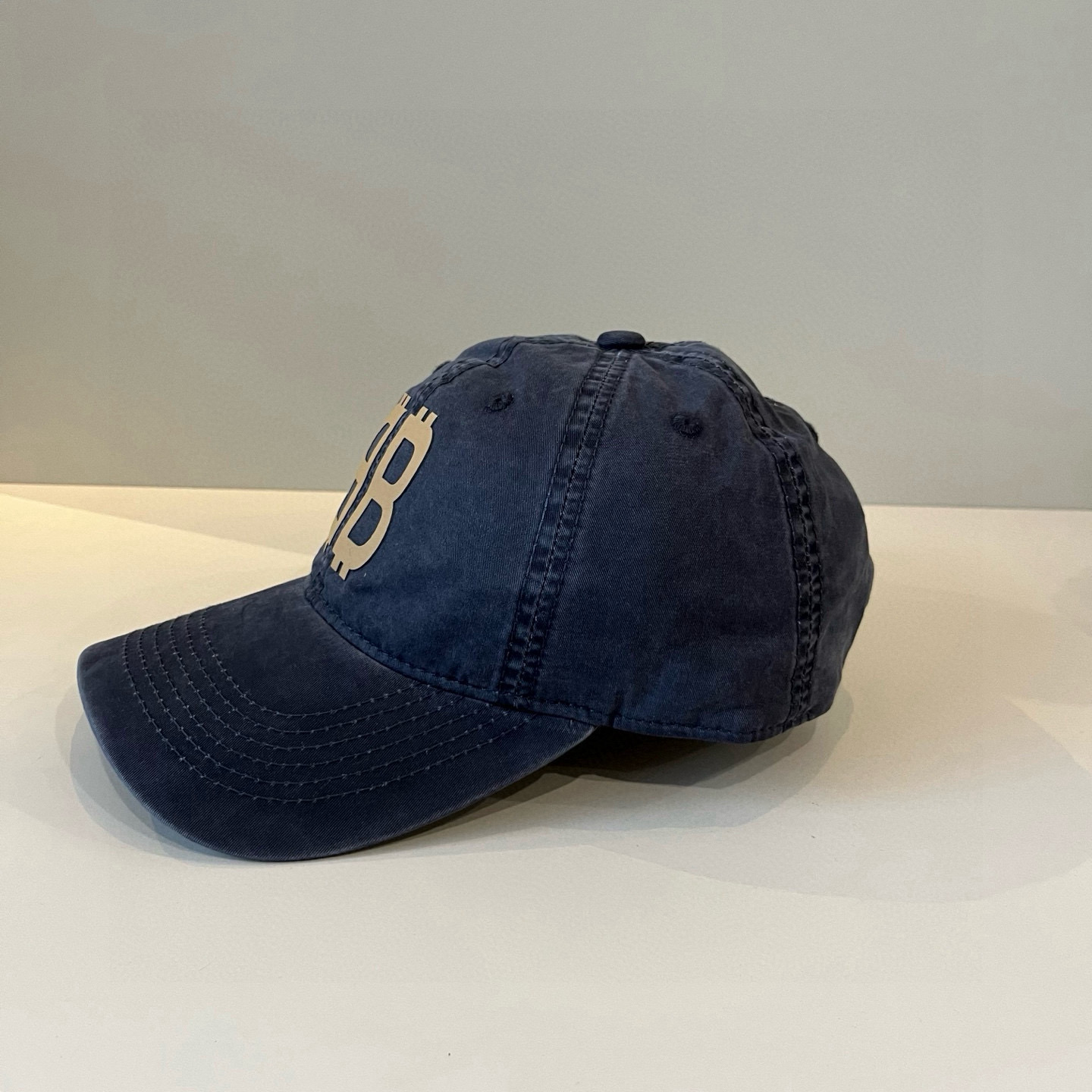  BALENCIAGA巴黎世家新款logo棒球帽，很酷的色系，男女佩戴都有不同style，第一批抢先出货