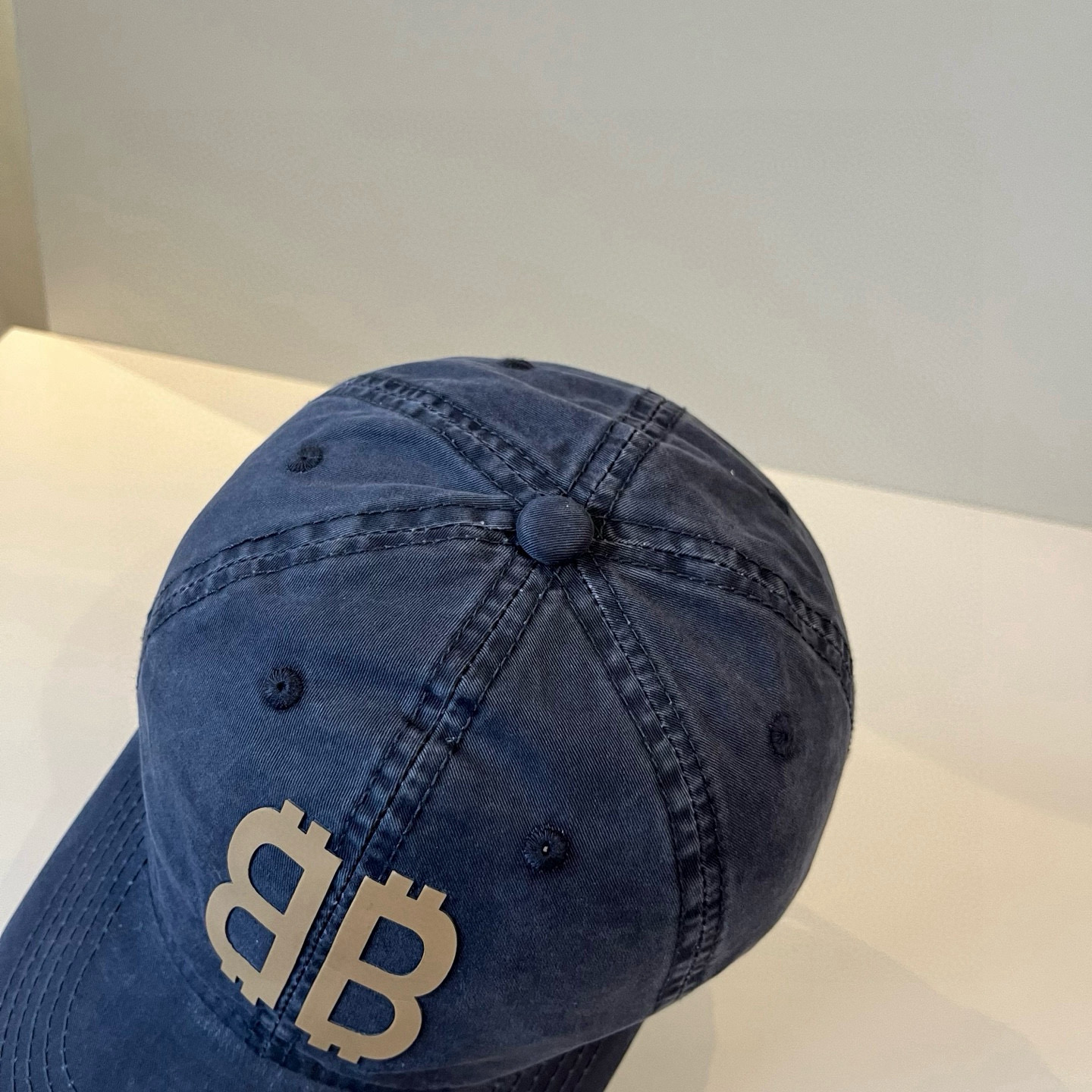  BALENCIAGA巴黎世家新款logo棒球帽，很酷的色系，男女佩戴都有不同style，第一批抢先出货