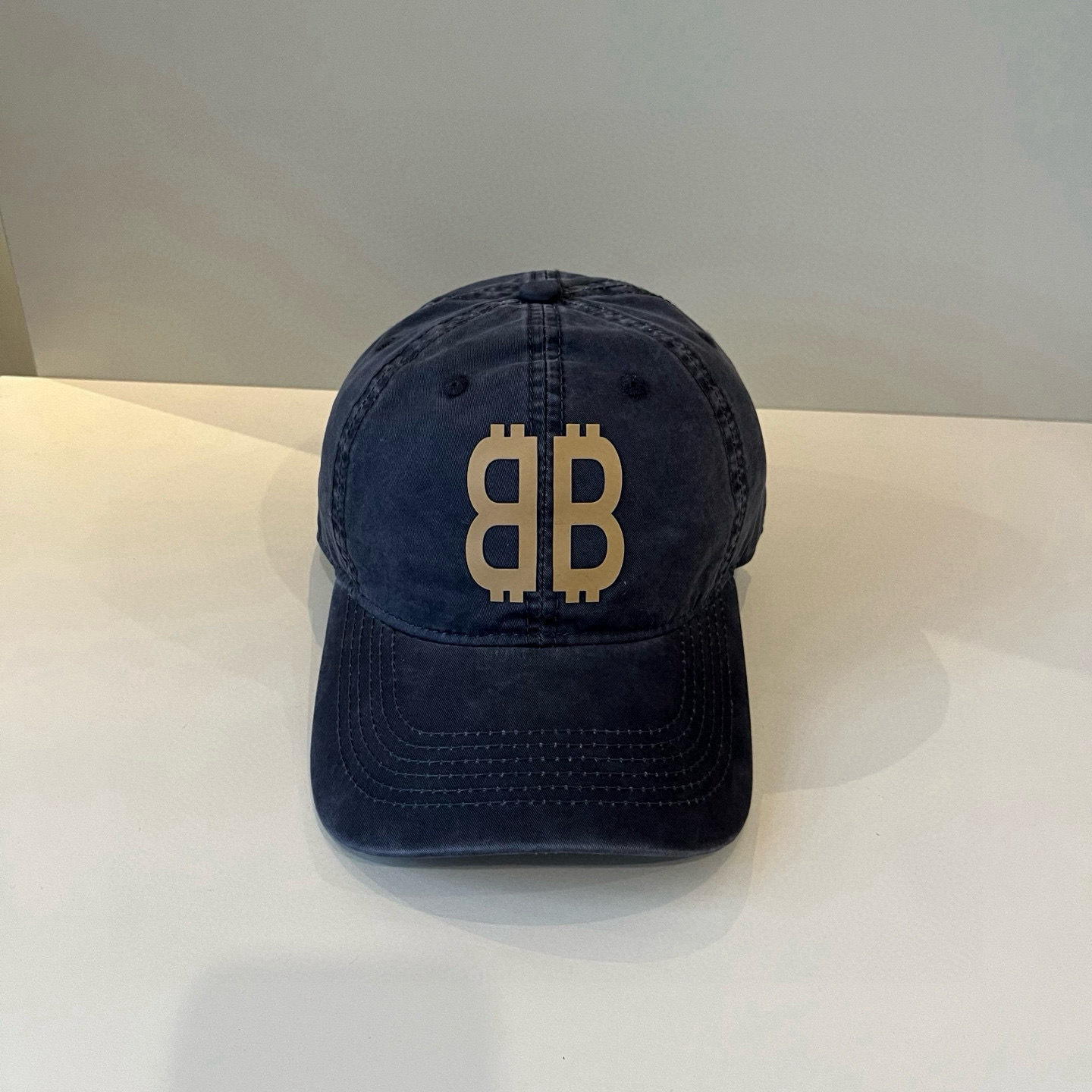  BALENCIAGA巴黎世家新款logo棒球帽，很酷的色系，男女佩戴都有不同style，第一批抢先出货