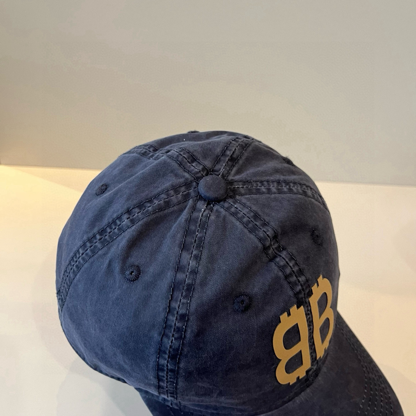  BALENCIAGA巴黎世家新款logo棒球帽，很酷的色系，男女佩戴都有不同style，第一批抢先出货