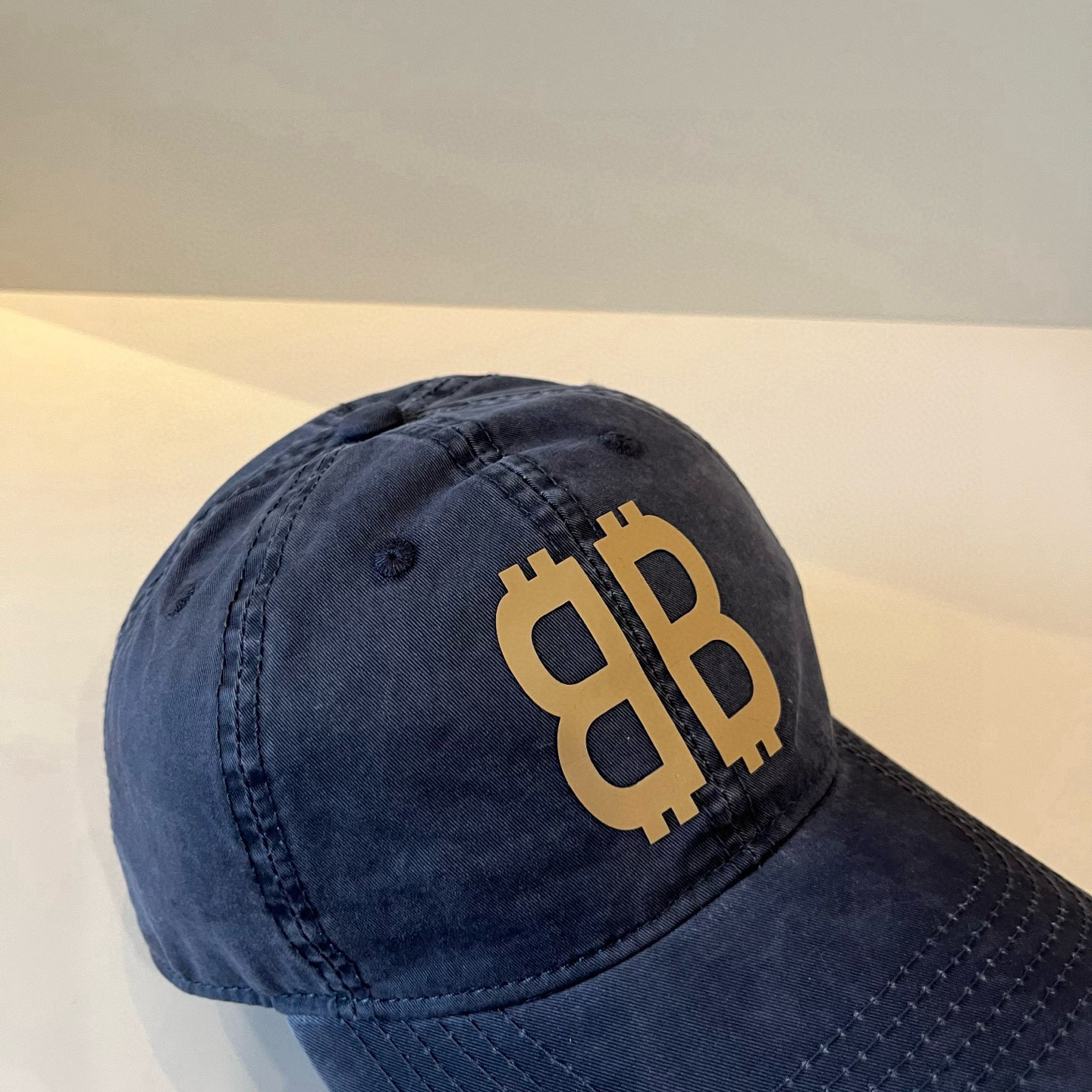  BALENCIAGA巴黎世家新款logo棒球帽，很酷的色系，男女佩戴都有不同style，第一批抢先出货