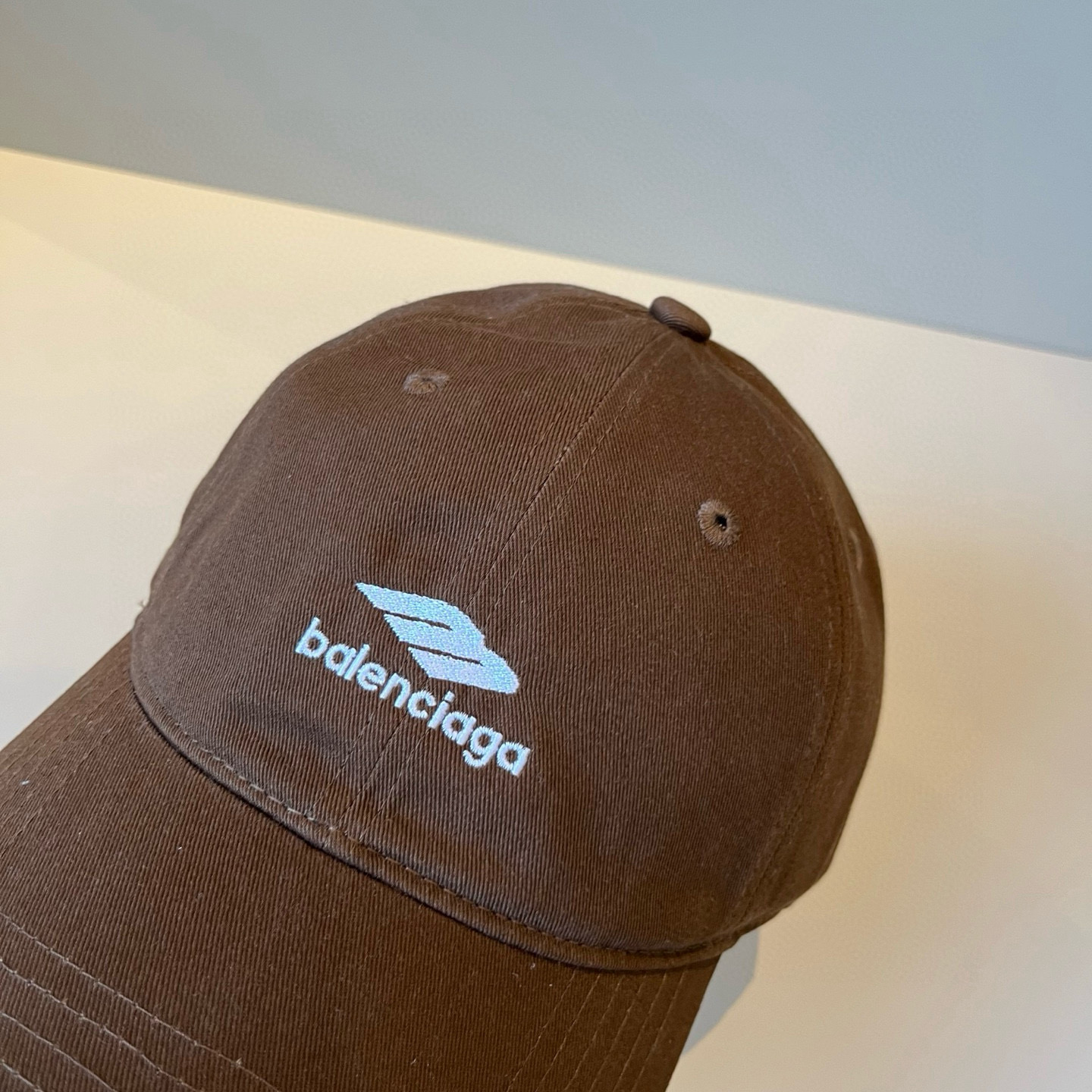  BALENCIAGA巴黎世家新款logo棒球帽，很酷的色系，男女佩戴都有不同style，第一批抢先出货