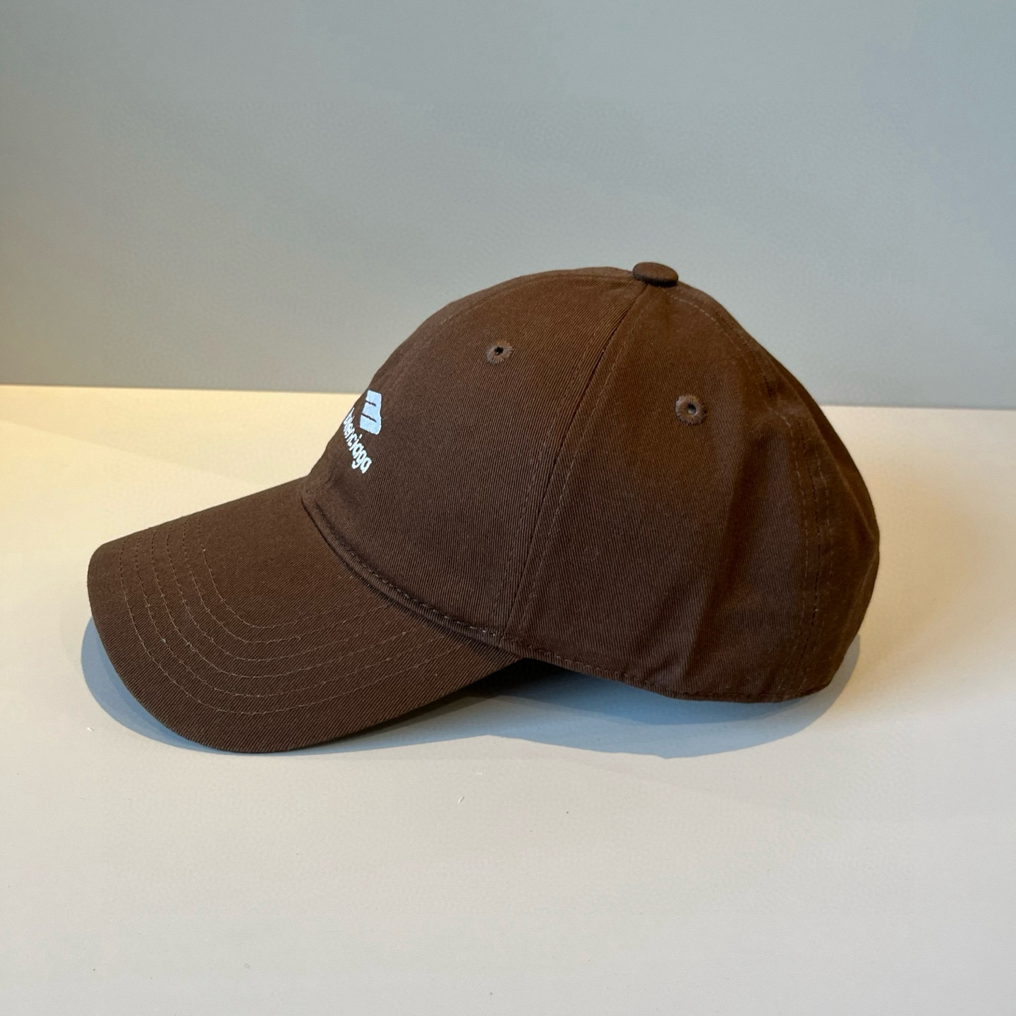  BALENCIAGA巴黎世家新款logo棒球帽，很酷的色系，男女佩戴都有不同style，第一批抢先出货