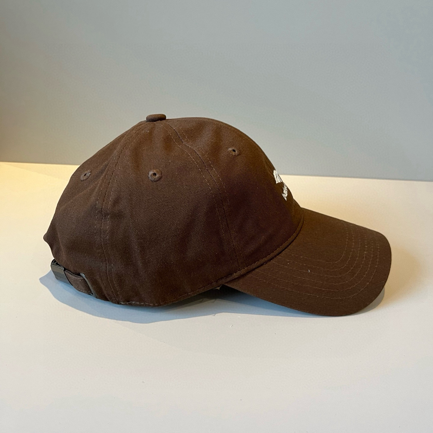  BALENCIAGA巴黎世家新款logo棒球帽，很酷的色系，男女佩戴都有不同style，第一批抢先出货