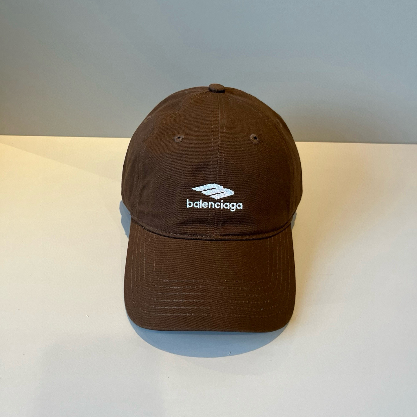  BALENCIAGA巴黎世家新款logo棒球帽，很酷的色系，男女佩戴都有不同style，第一批抢先出货